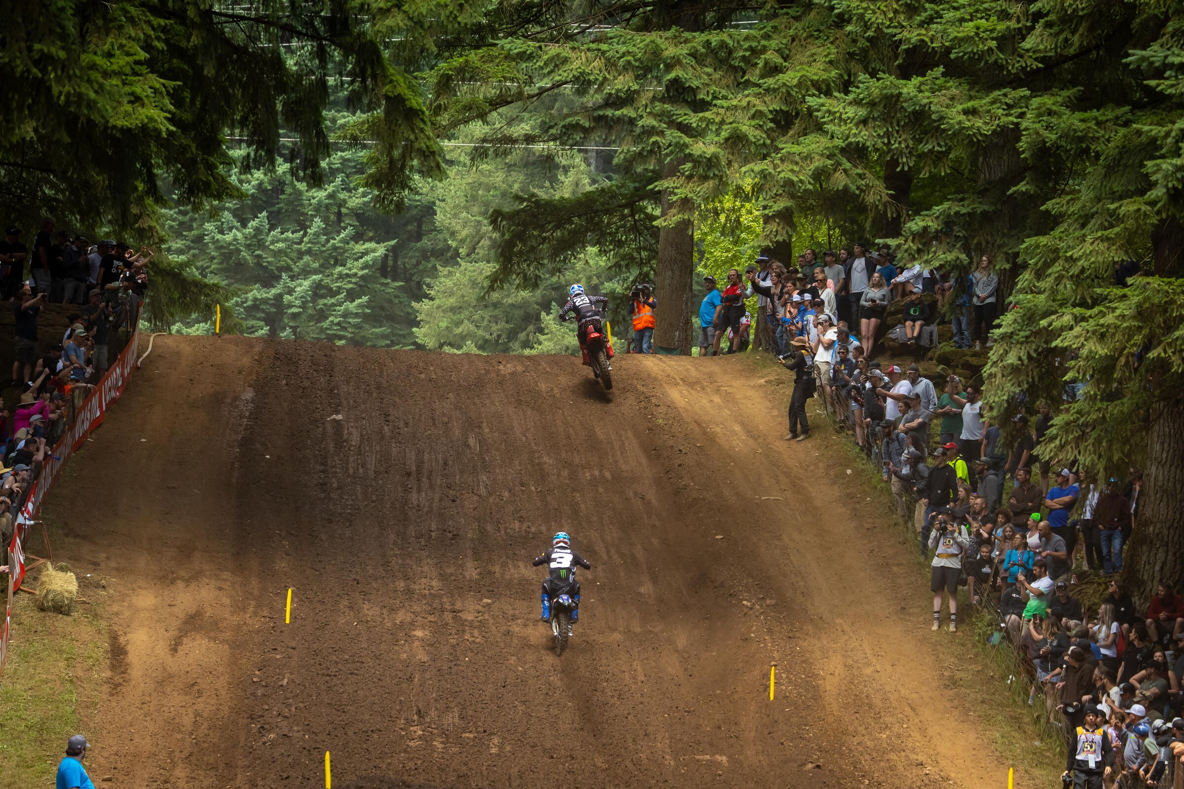 Eli Tomac hunting down Chase Sexton.