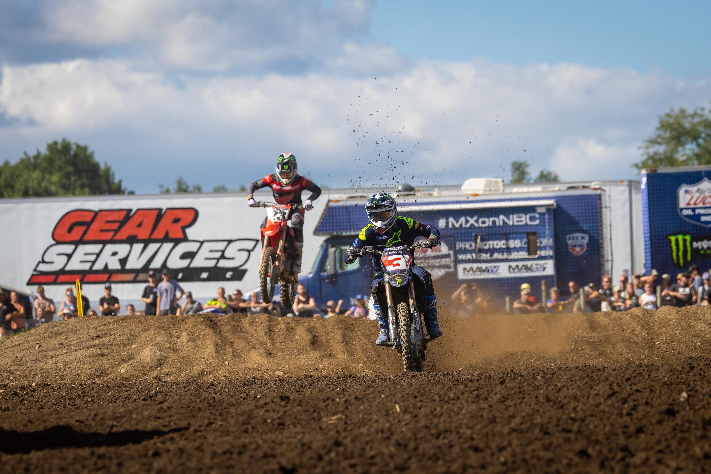Chase Sexton behind Eli Tomac.