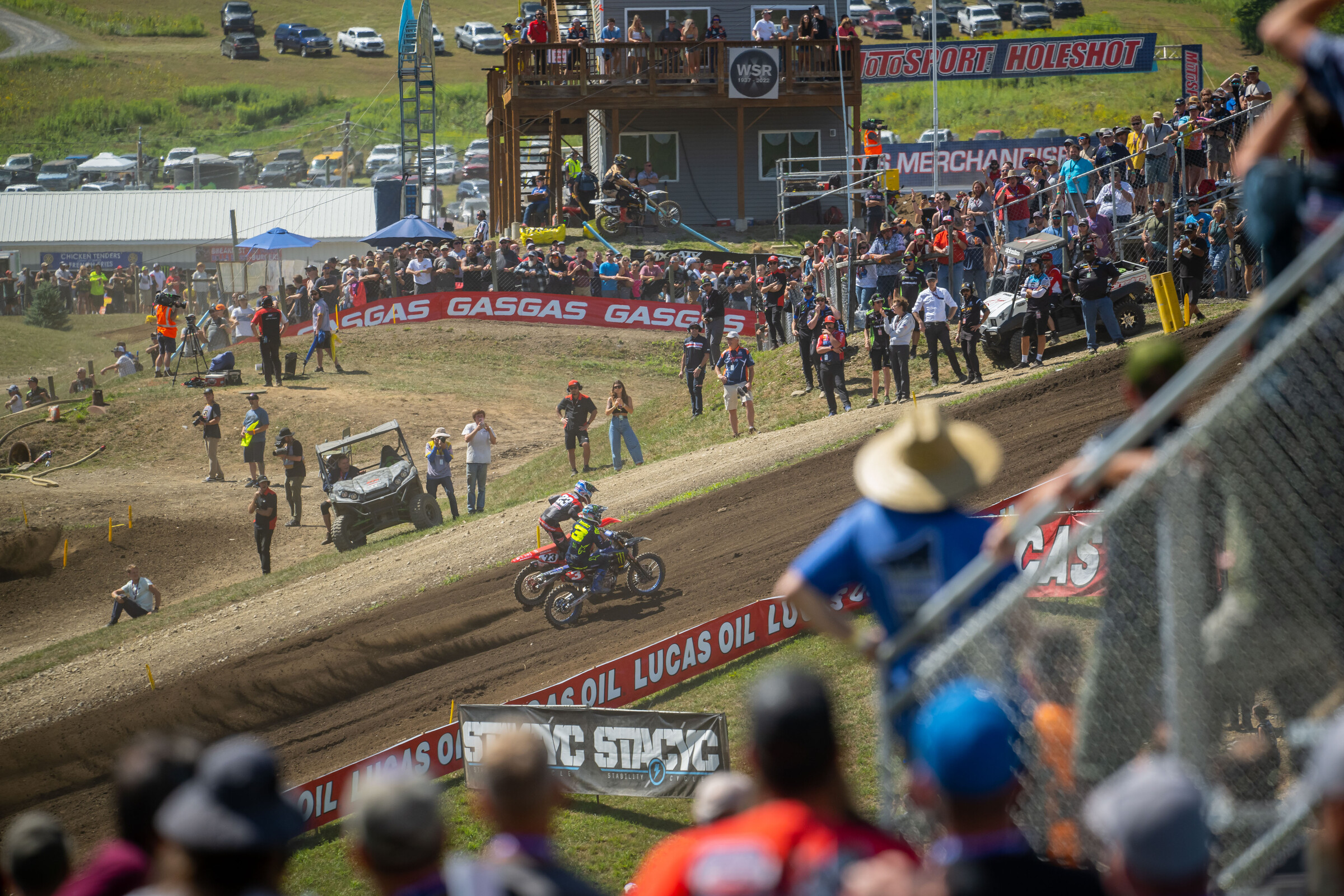 Sexton and Tomac side-by-side.