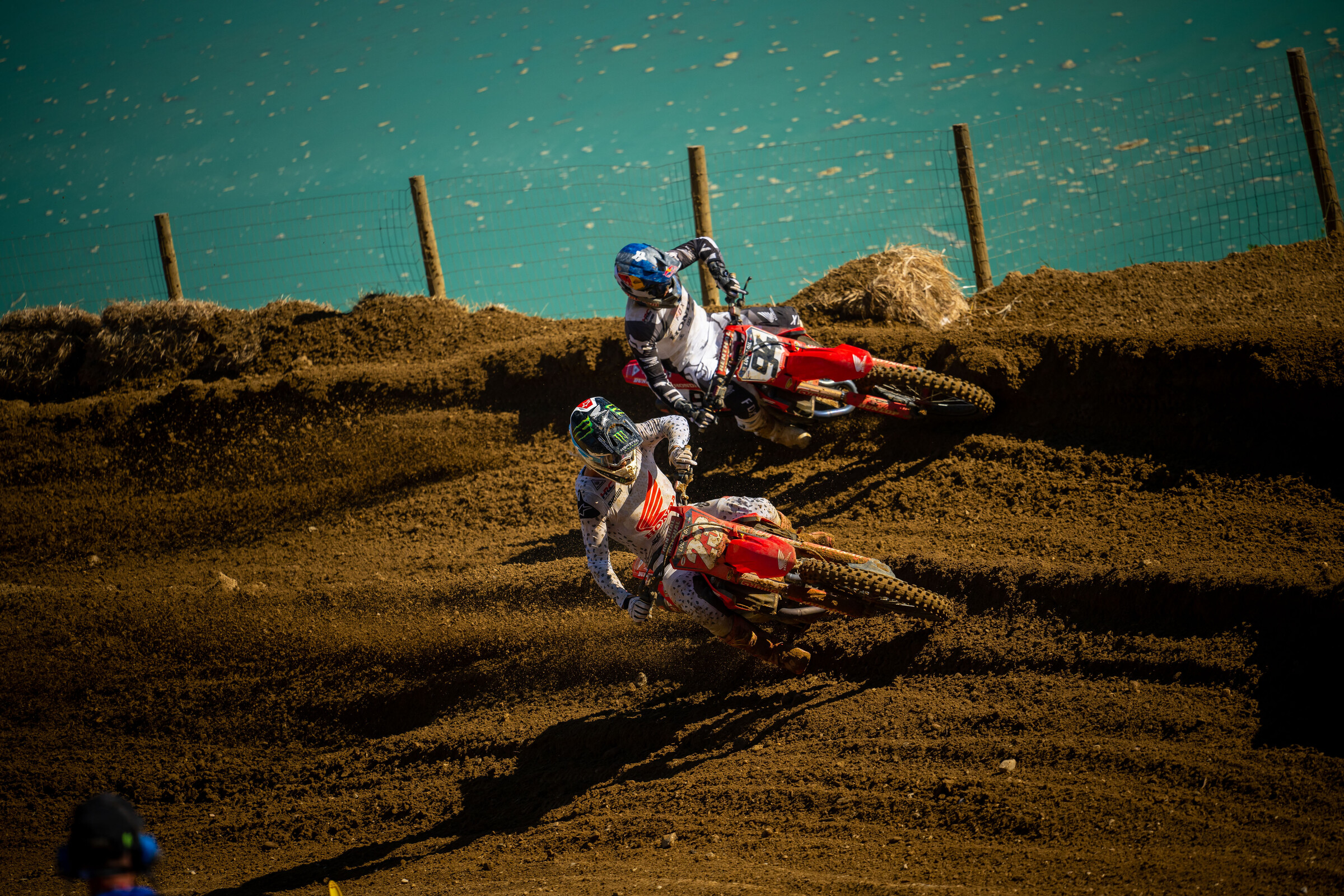 Chase Sexton passing Ken Roczen for the lead in moto two.
