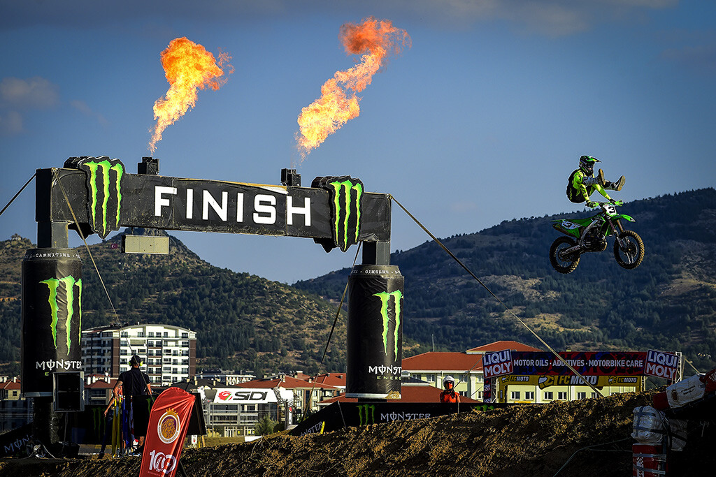 Romain Febvre ended his injury-riddled season with a moto win.