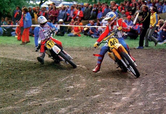 Bob Hannah looks over his shoulder to see the #17 of Heikki Mikkola lurking.