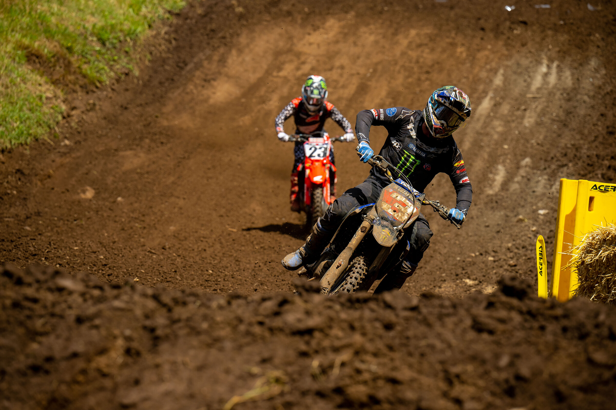 Tomac leading Sexton at Washougal.