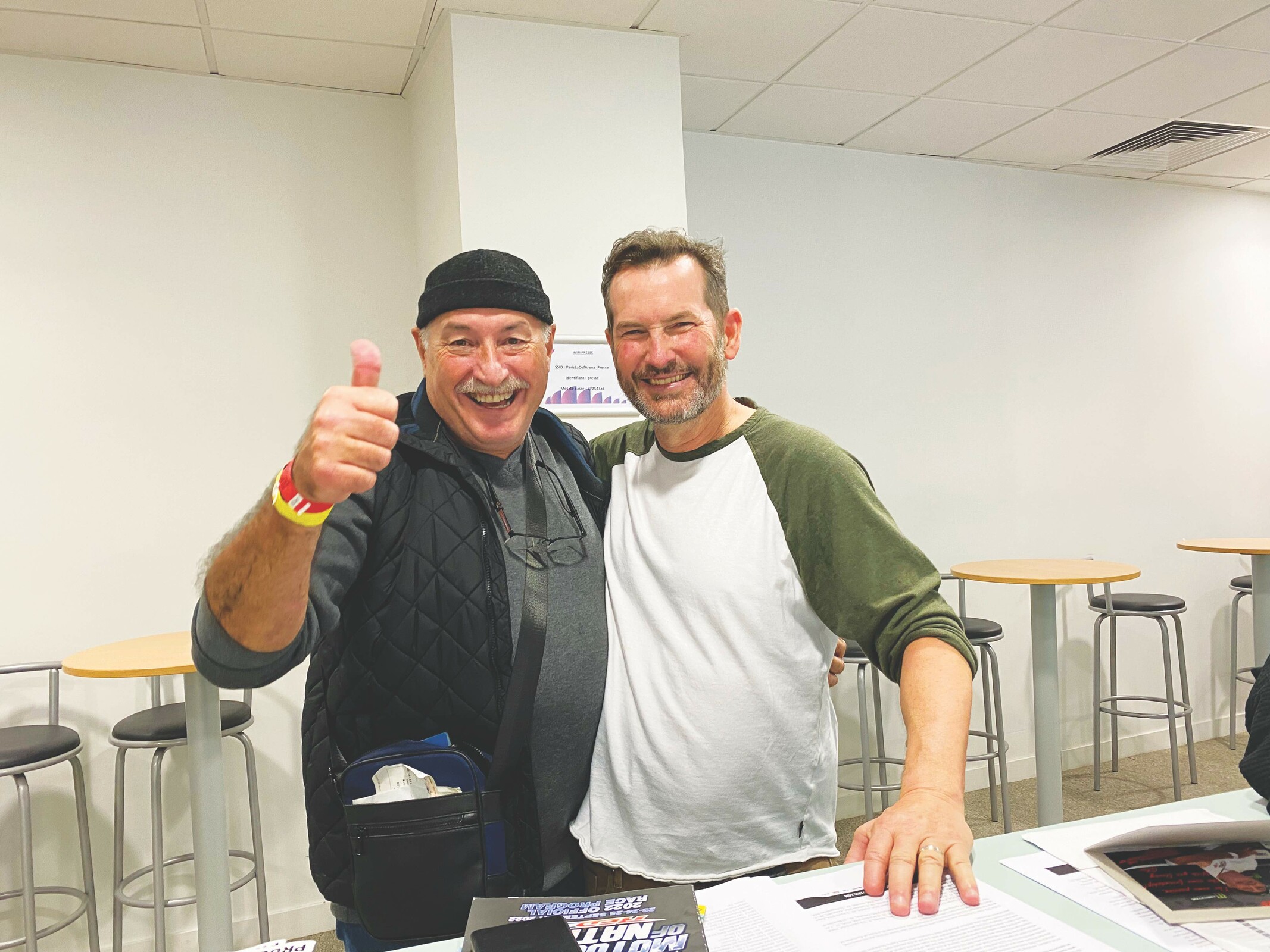 That’s our friend Gilou  (memotocross.fr) and DC bench-racing in Paris.