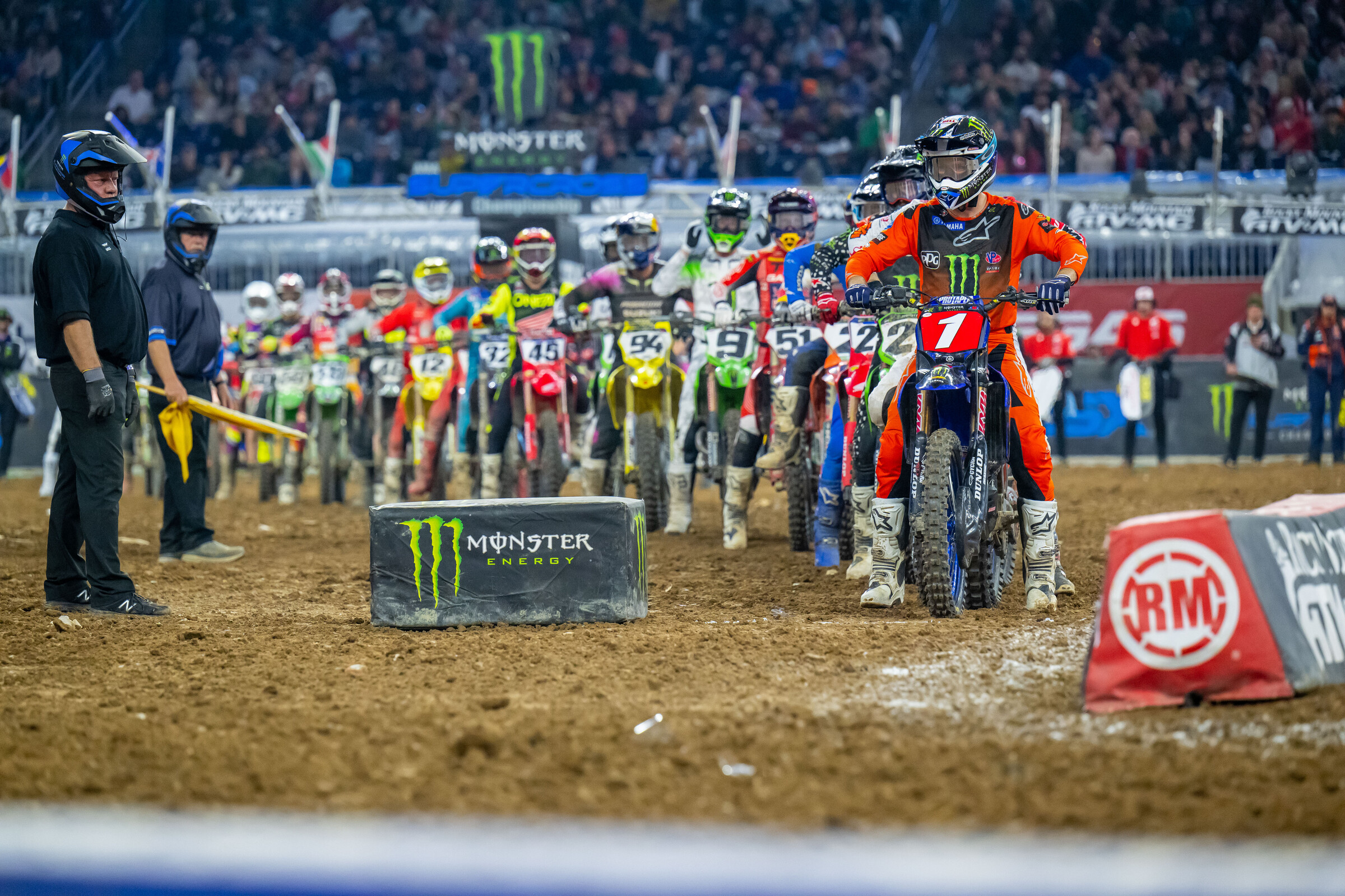 The staggered restart after Ferrandis' crash.