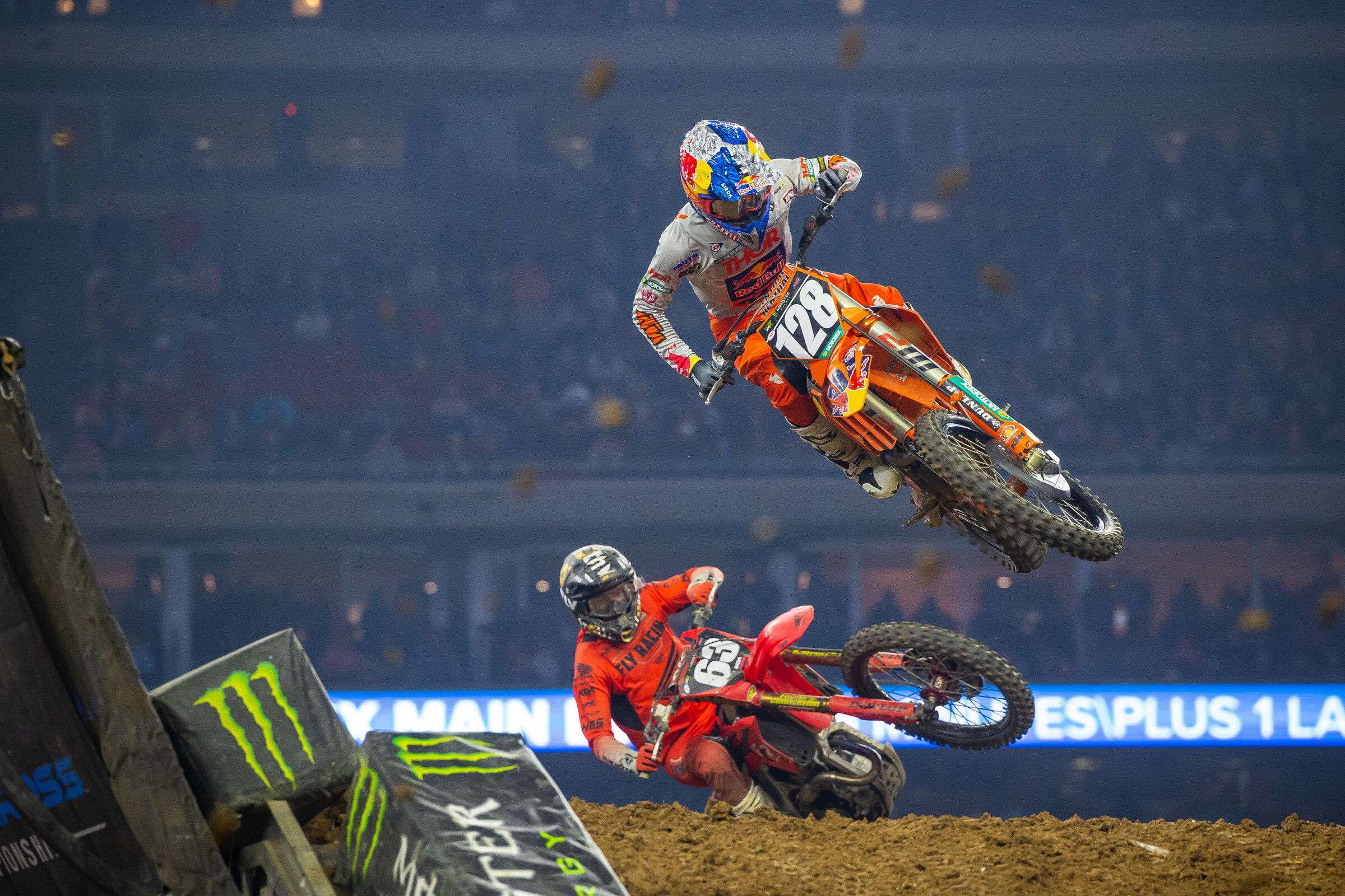 Tom Vialle leads Max Anstie. 