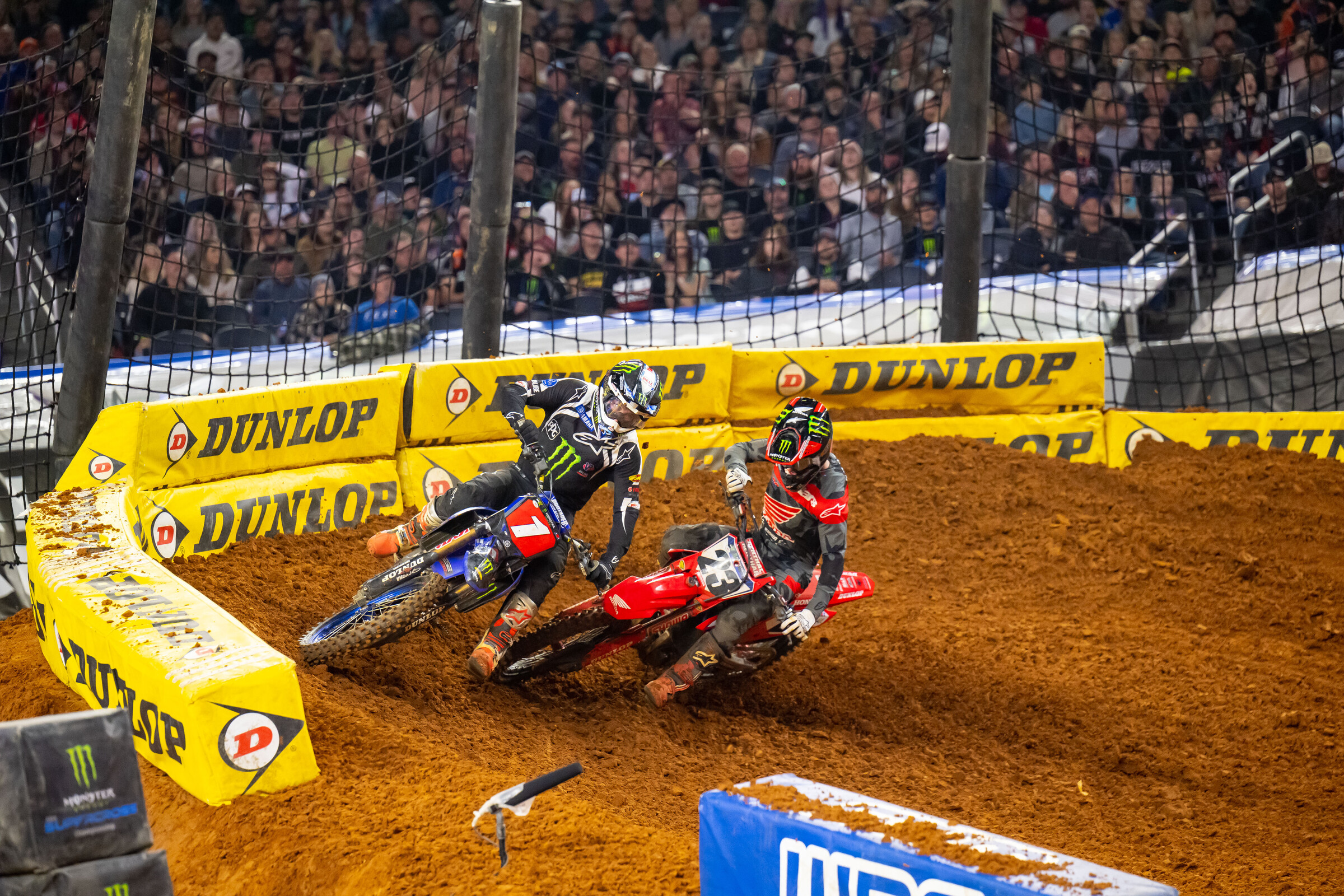 Eli Tomac battles with Chase Sexton in 450SX Race 2.