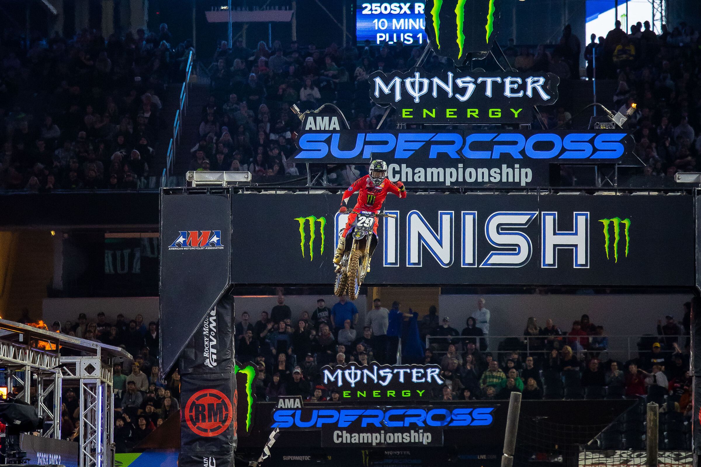 Nate Thrasher claimed his first win of 2023 with 2-2-3 scores at the Arlington Triple Crown.