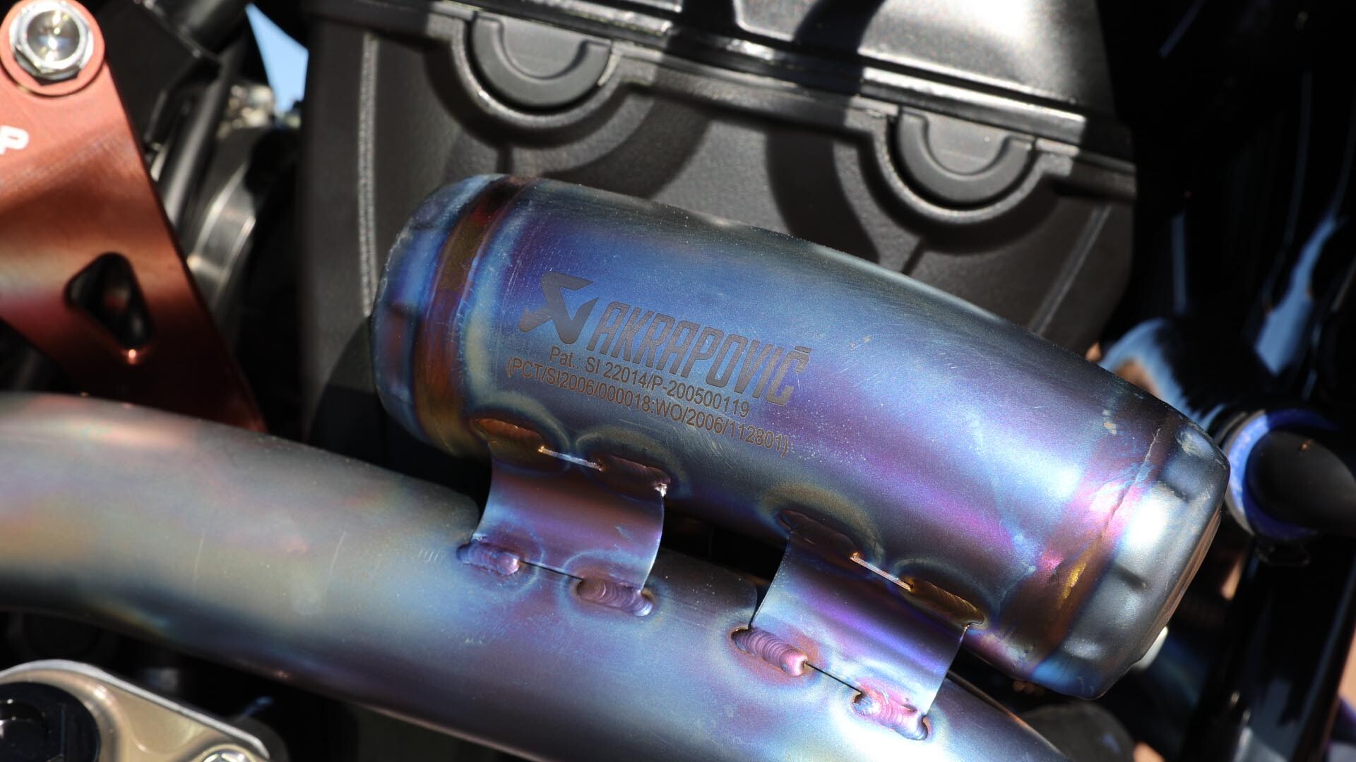 AKRAPOVIC 1
