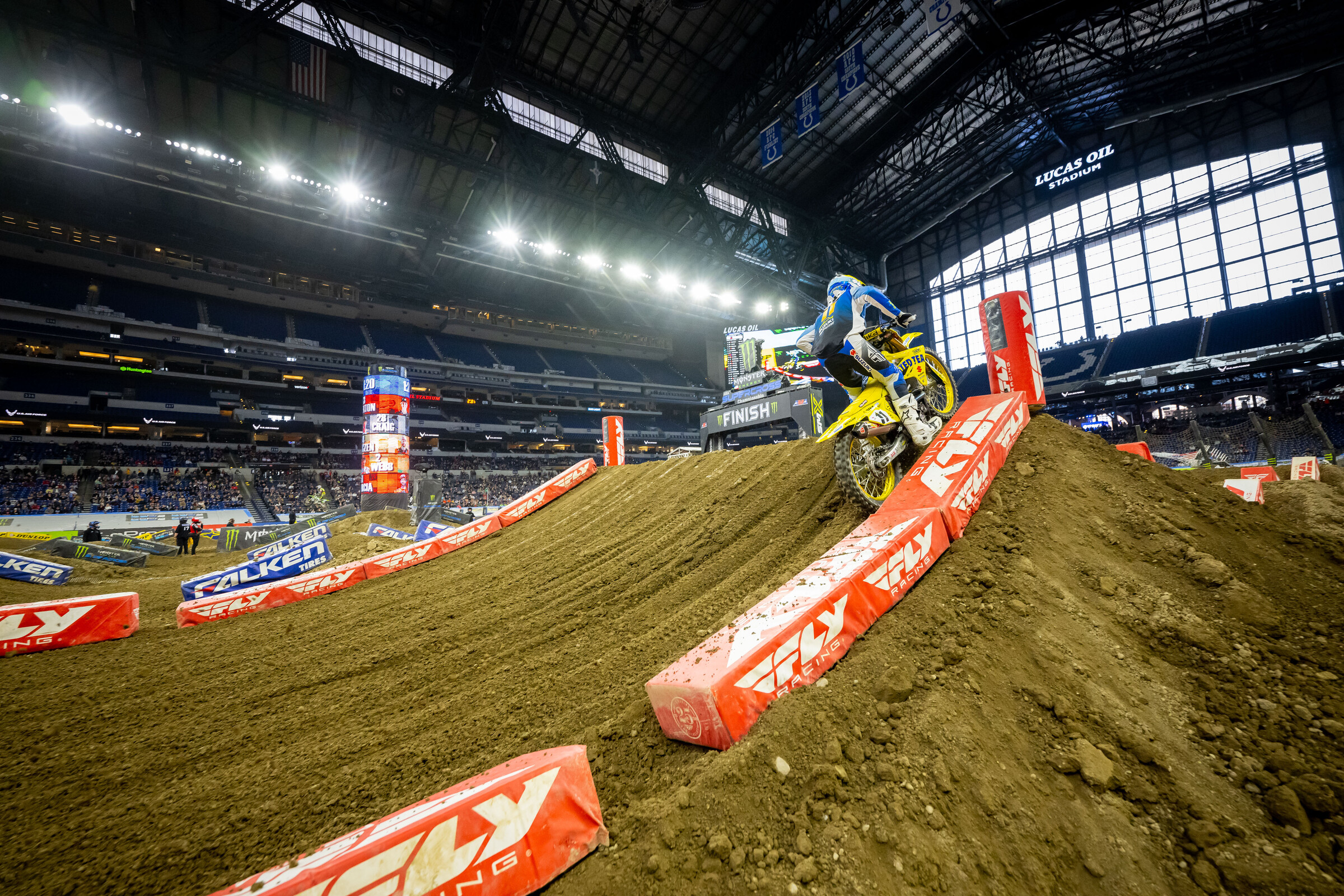 Chisholm's return alongsode McElrath made for three HEP Suzukis in the main.