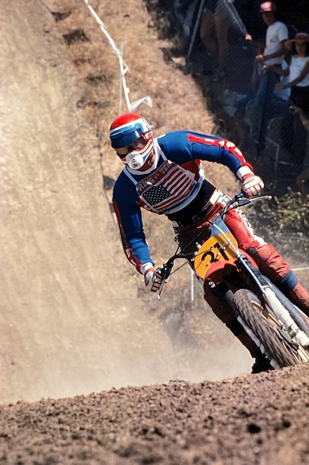 Jim Pomeroy on his way to winning the first moto of the ’77 500cc USGP of Motocross at Carlsbad.
