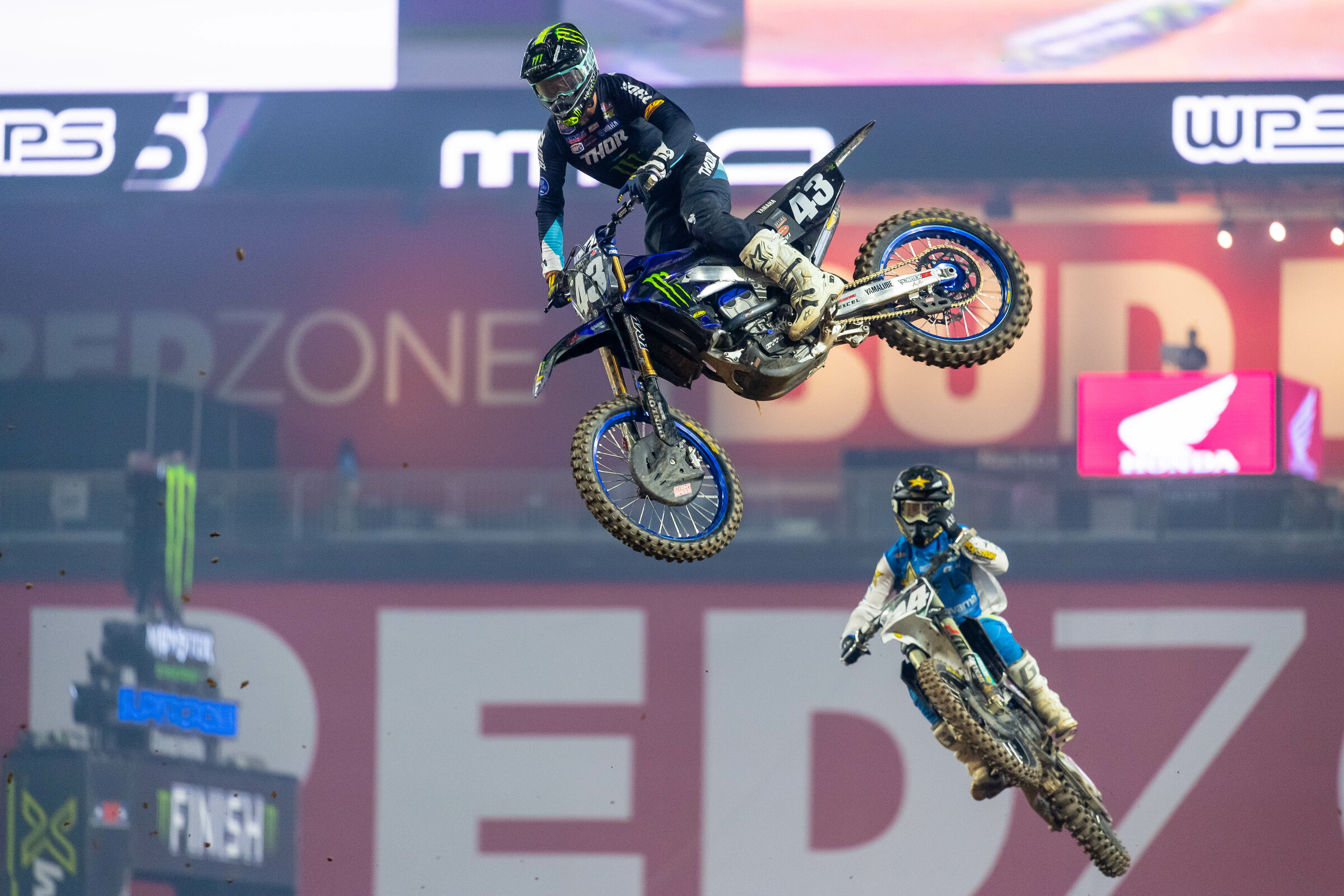 Levi Kitchen leads RJ Hampshire.