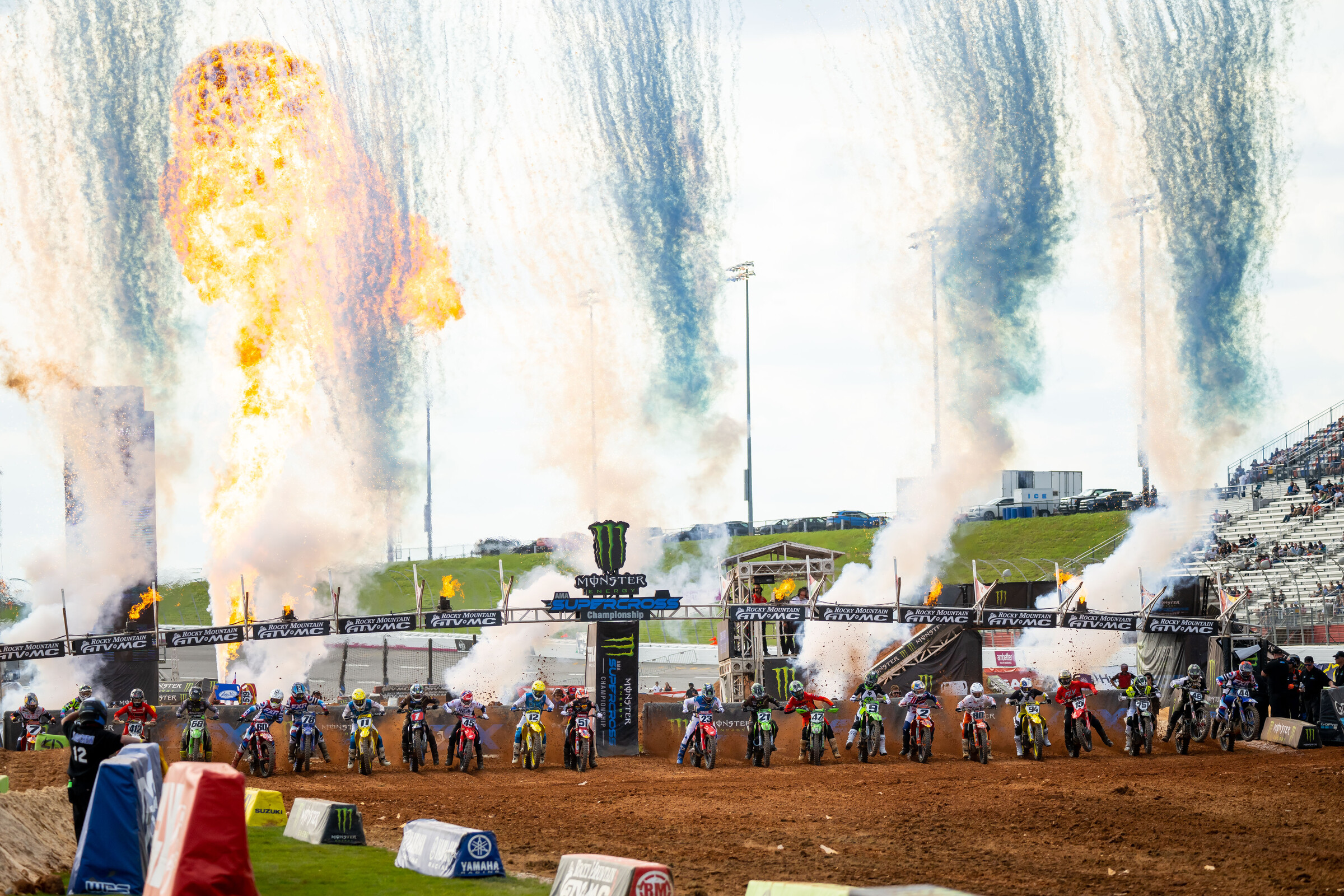 The 450SX main event start.