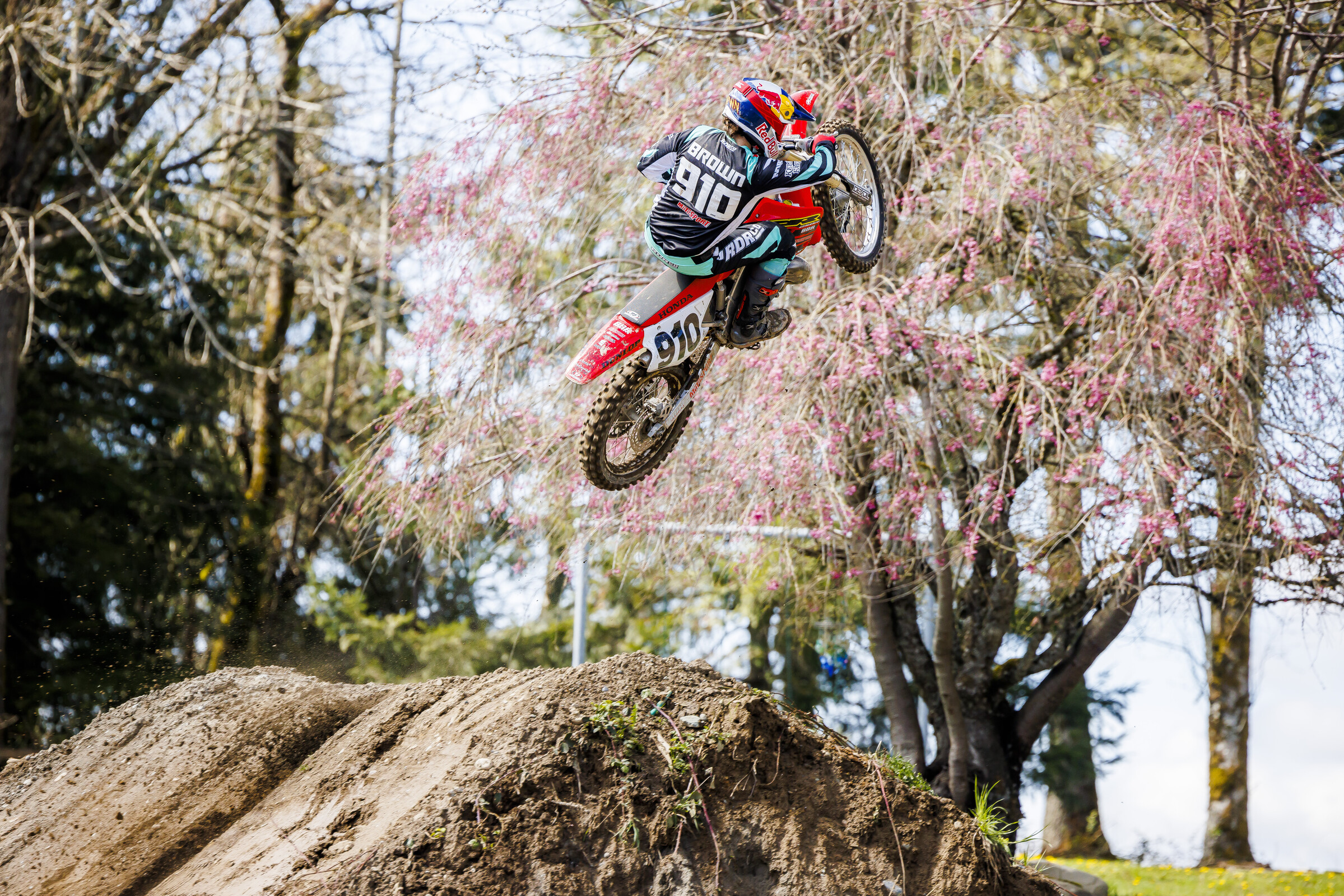 SI202305170887_hires_jpeg_24bit_rgb