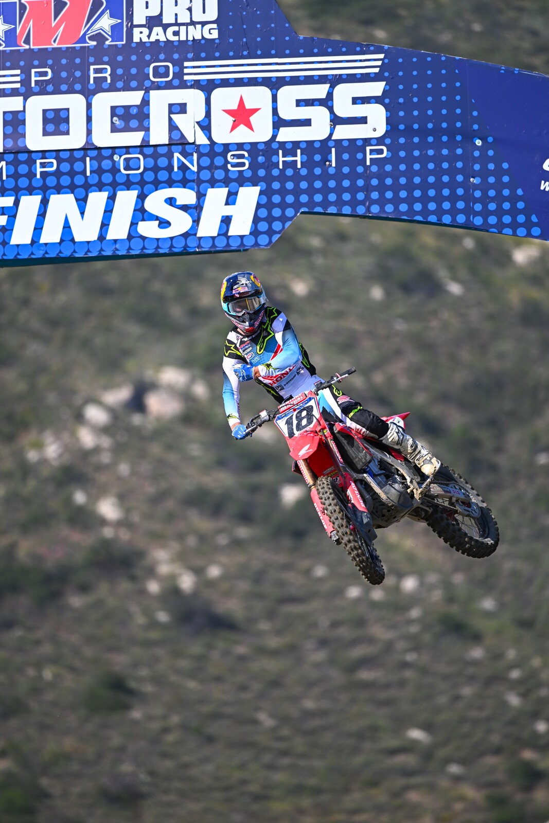 Jett Lawrence wins in his 450 debut...