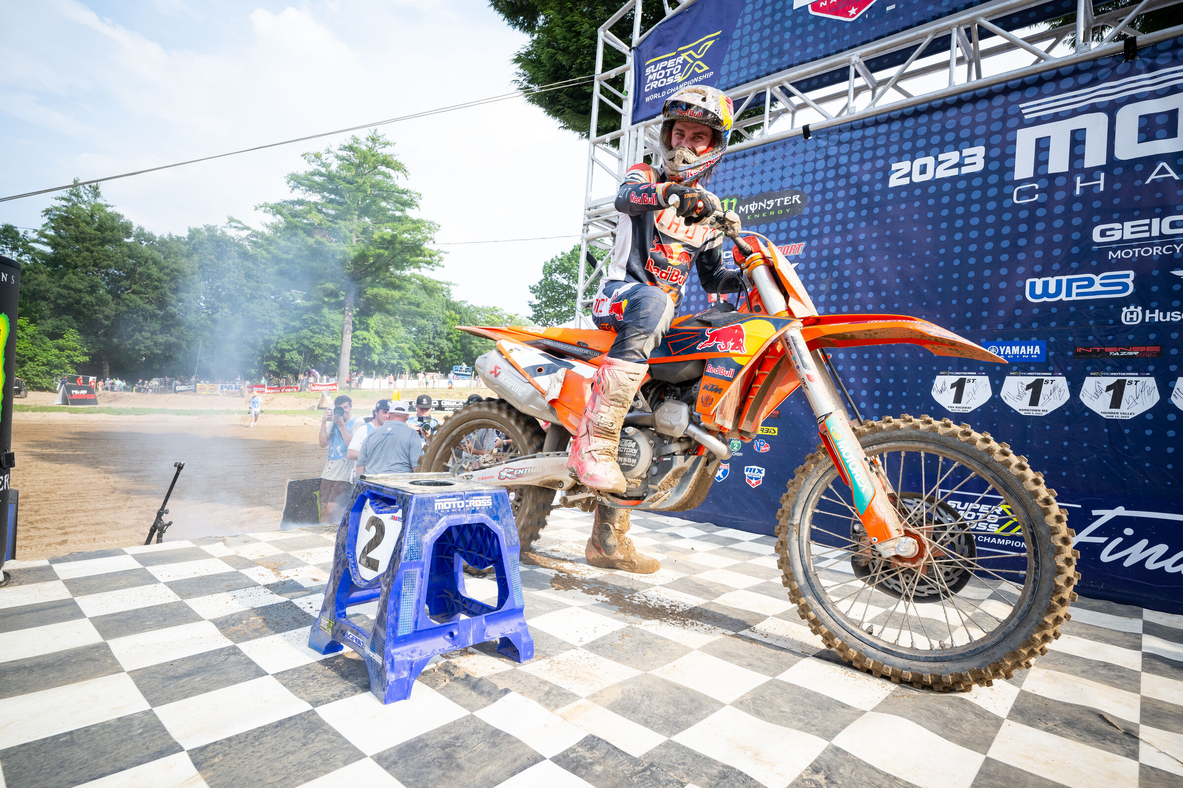 Aaron Plessinger didn't podium, but still came to the podium to do a burnout anyway.