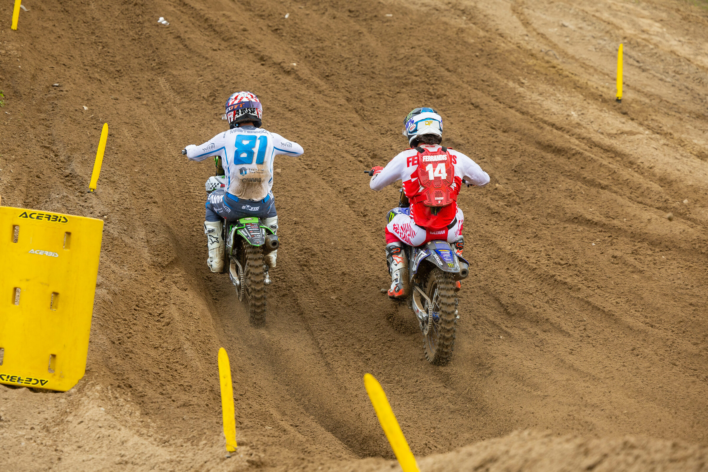 Dylan Ferrandis chases down the 81 of Ty Masterpool.