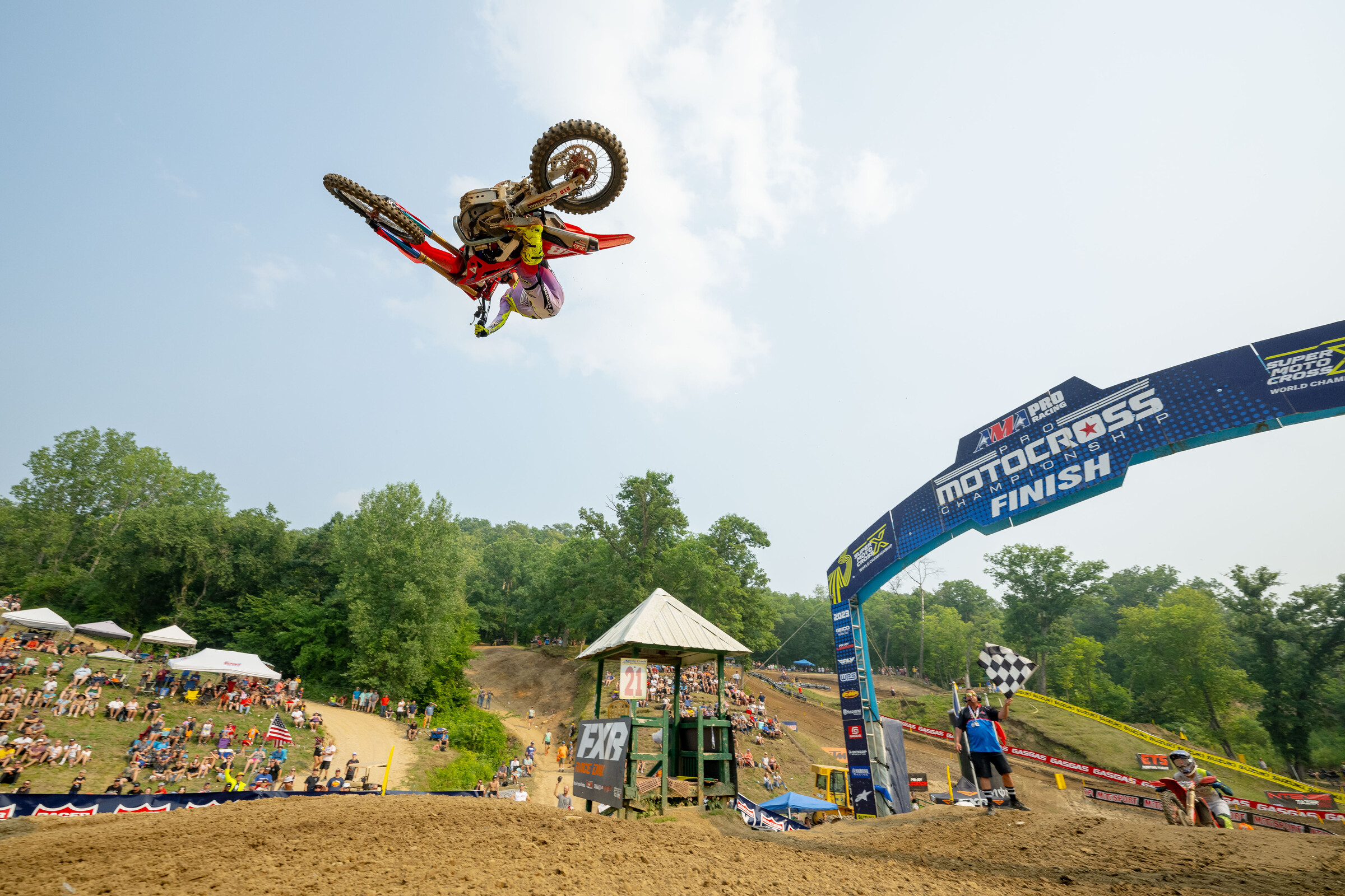 Jett Lawrence won his seventh straight 450 class overall with another clean sweep.