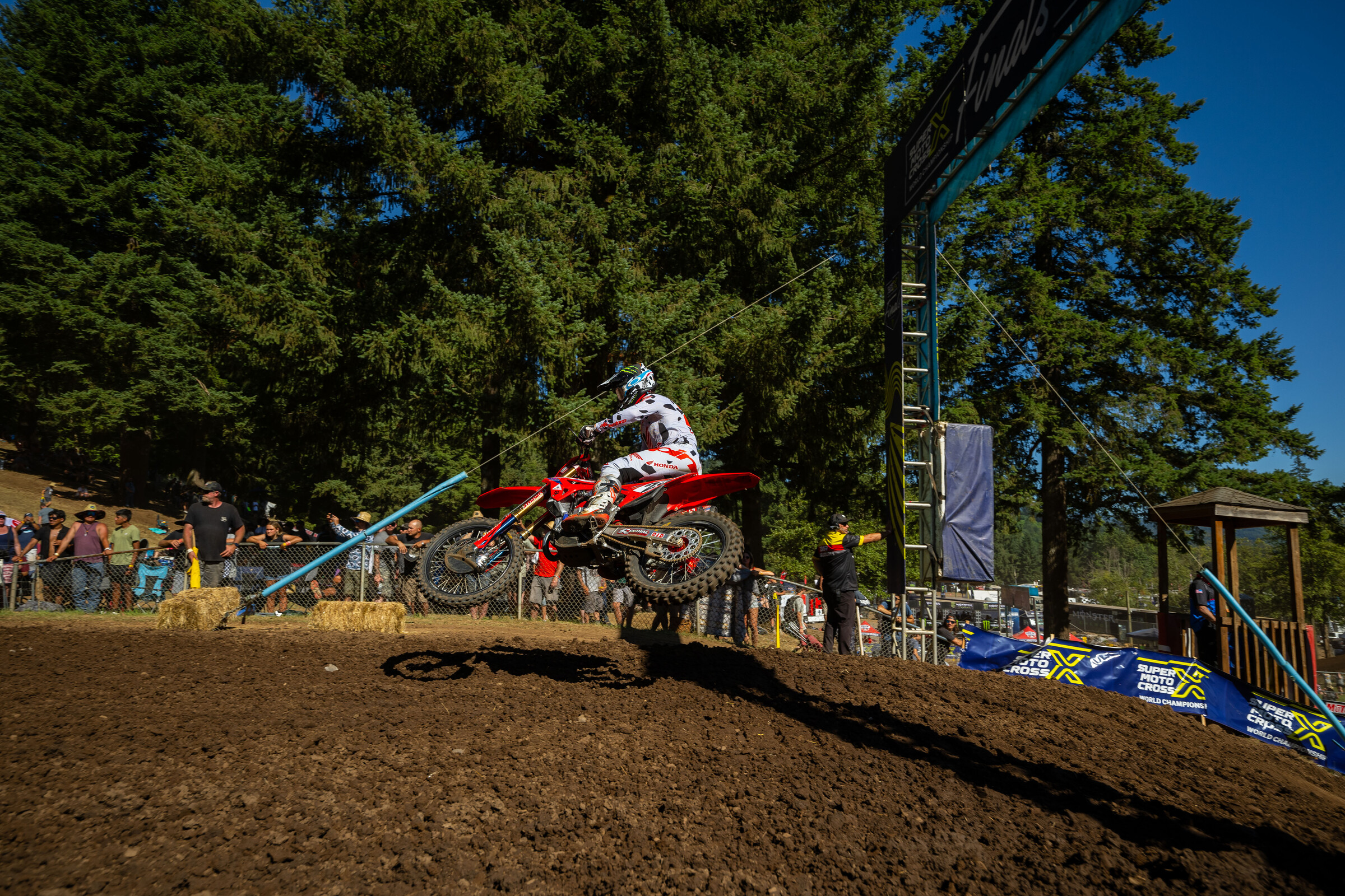 Sexton gave Lawrence a bigger challenge than he's had all season, but in the end Lawrence prevailed.