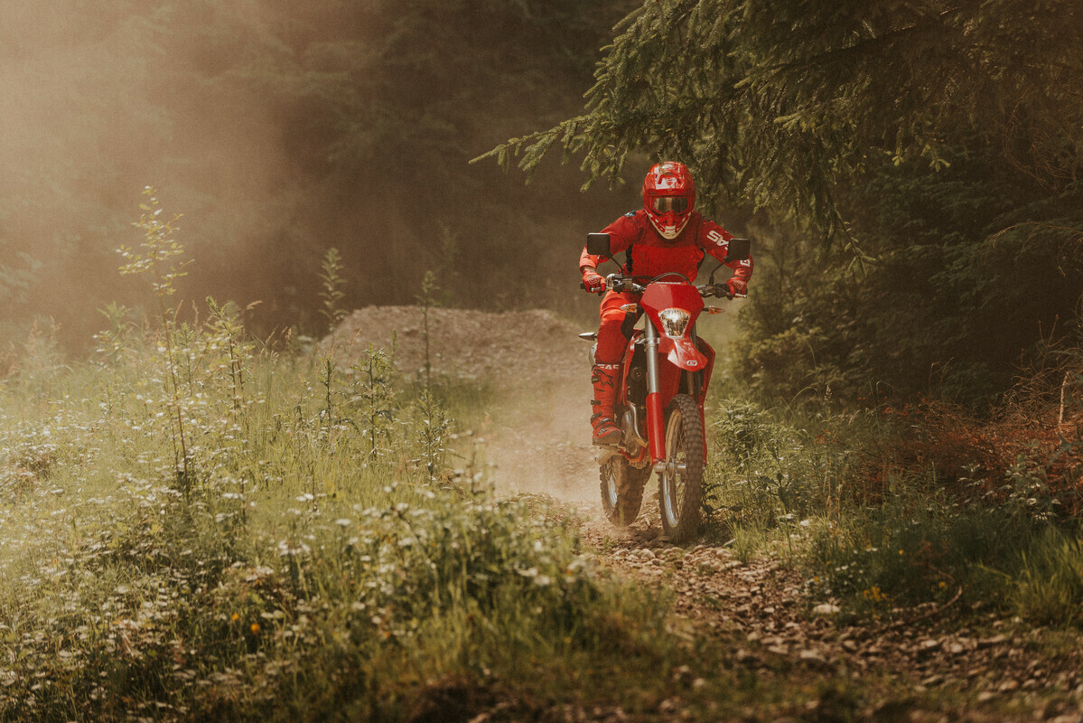 60340_Enduro _ 2024 _ ES 350 _ ES 500 _ Action