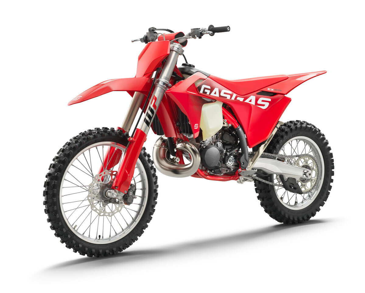 58400_Cross Country _ EX 300 _ 2024 _ Studio