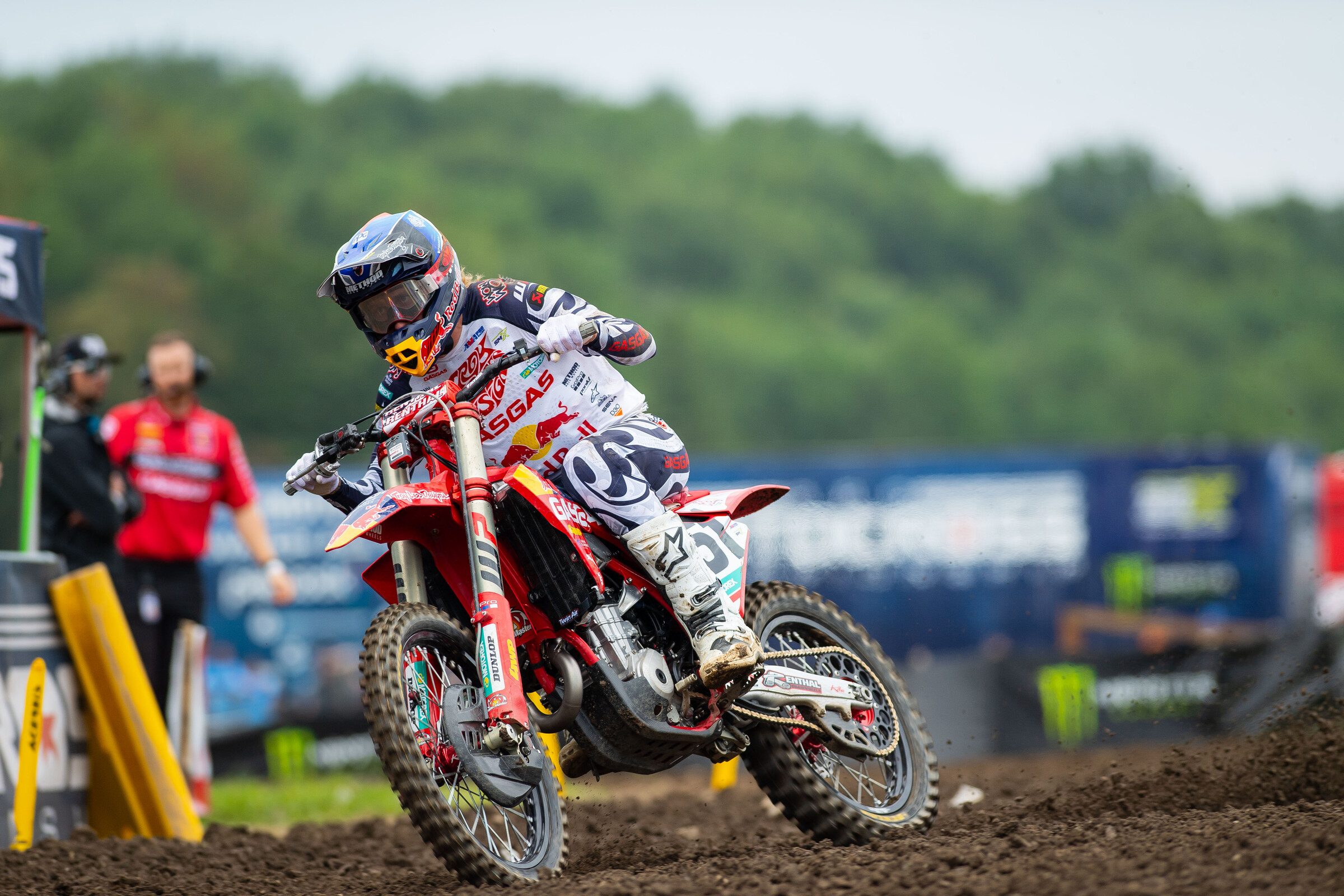 Justin Barcia tried to finish the first moto without a clutch lever, before eventually pulling off.