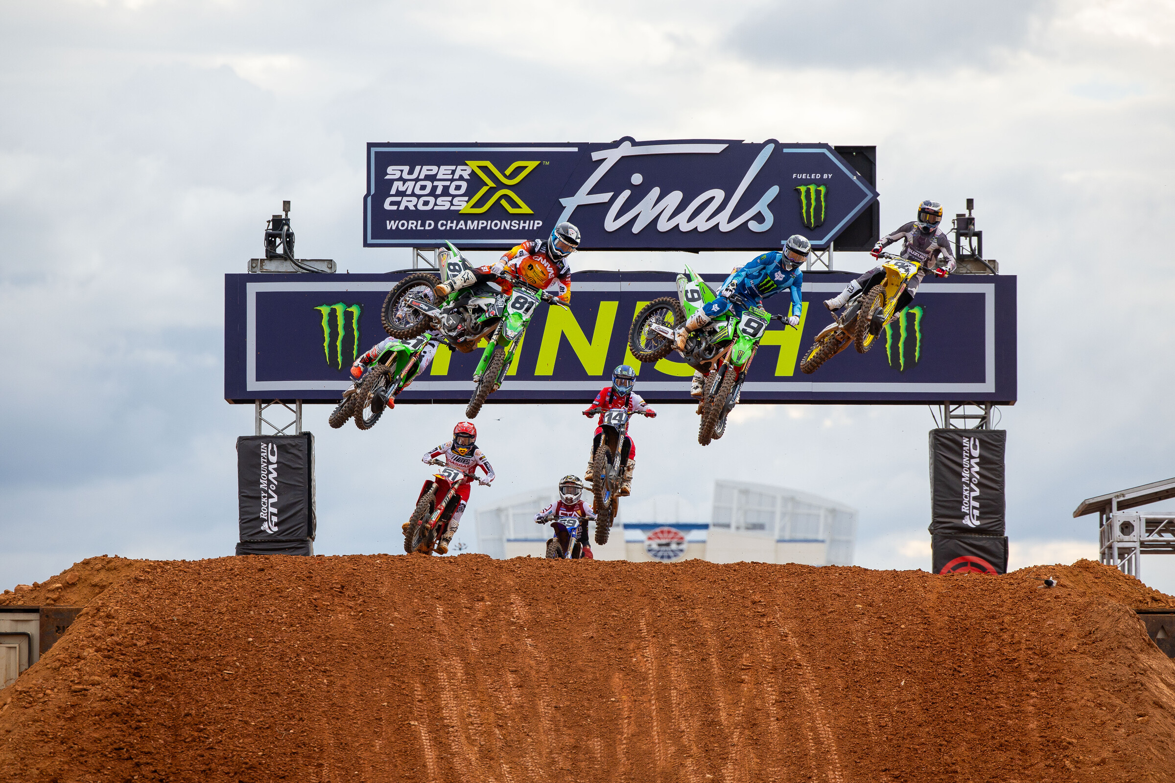 Masterpool, Adam Ciancairulo, and Ken Roczen leading the field in the second moto.