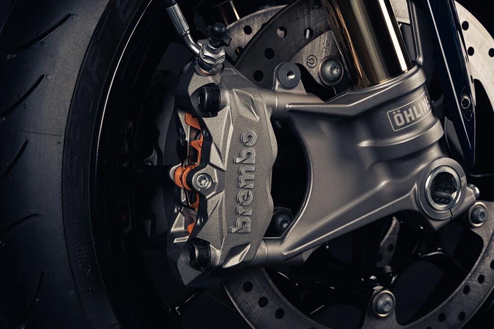 2024-FTR-x-100%-R-Carbon-34