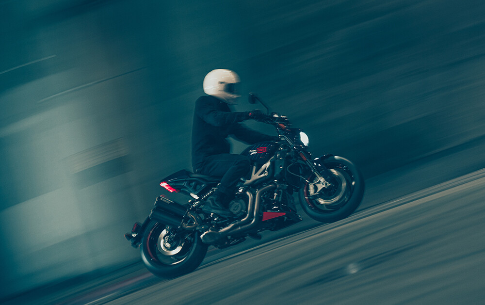 2024-FTR-x-100%-R-Carbon-01