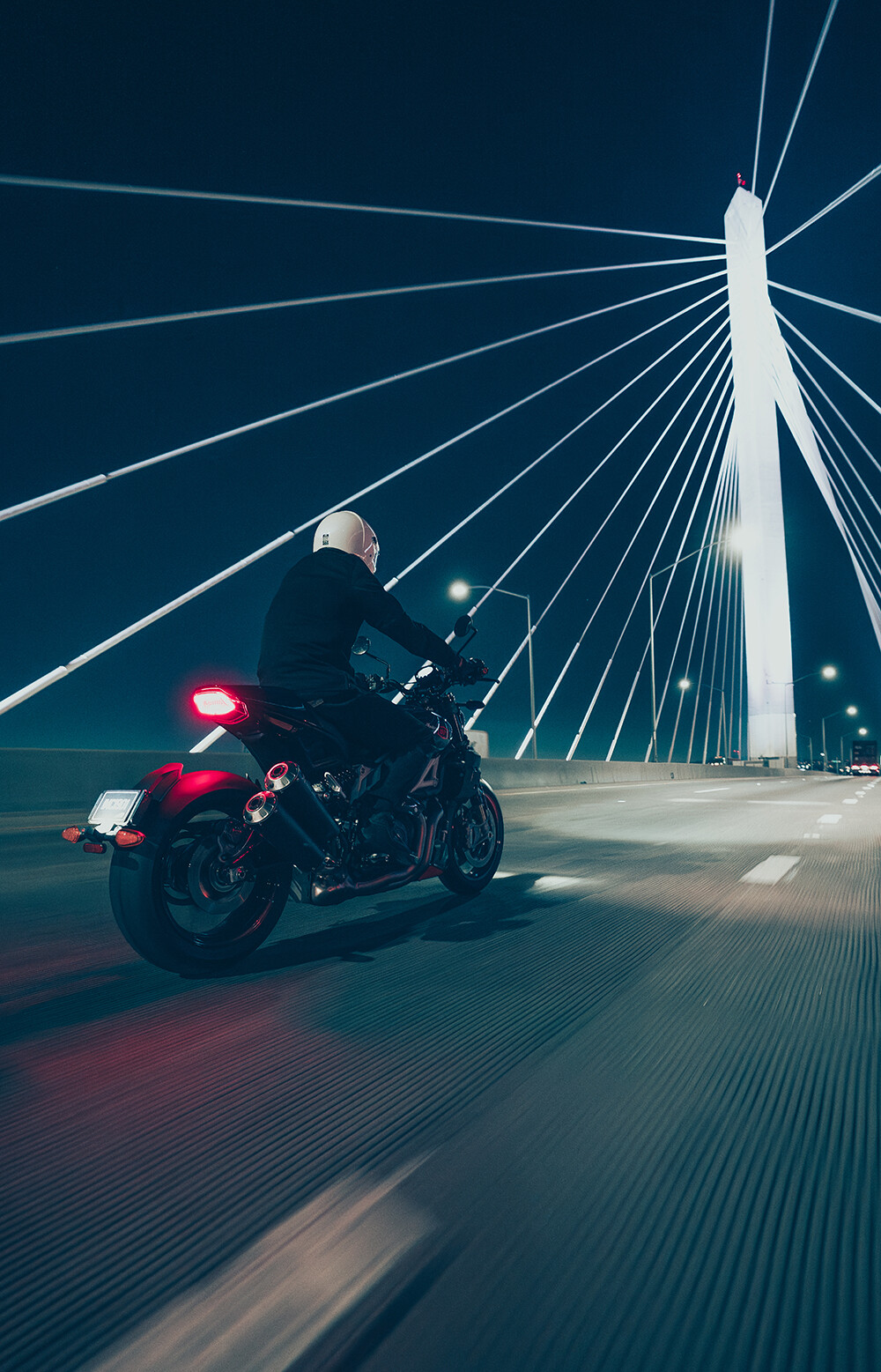 2024-FTR-x-100%-R-Carbon-08