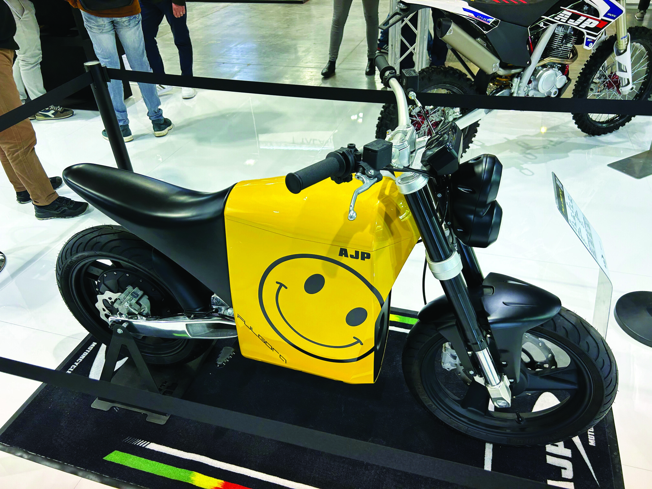 Happy Sundays (and Mondays) w/ this AJP Fulgora “emoji” bike.