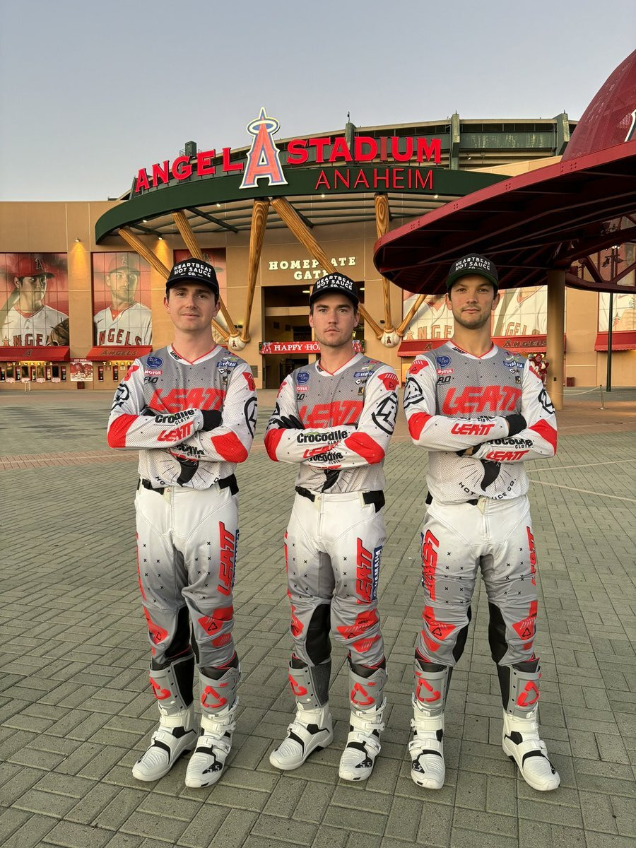 Robbie Wageman (center) with his Team Solitaire teammates Cole Thompson (left) and Dominique Thury. 