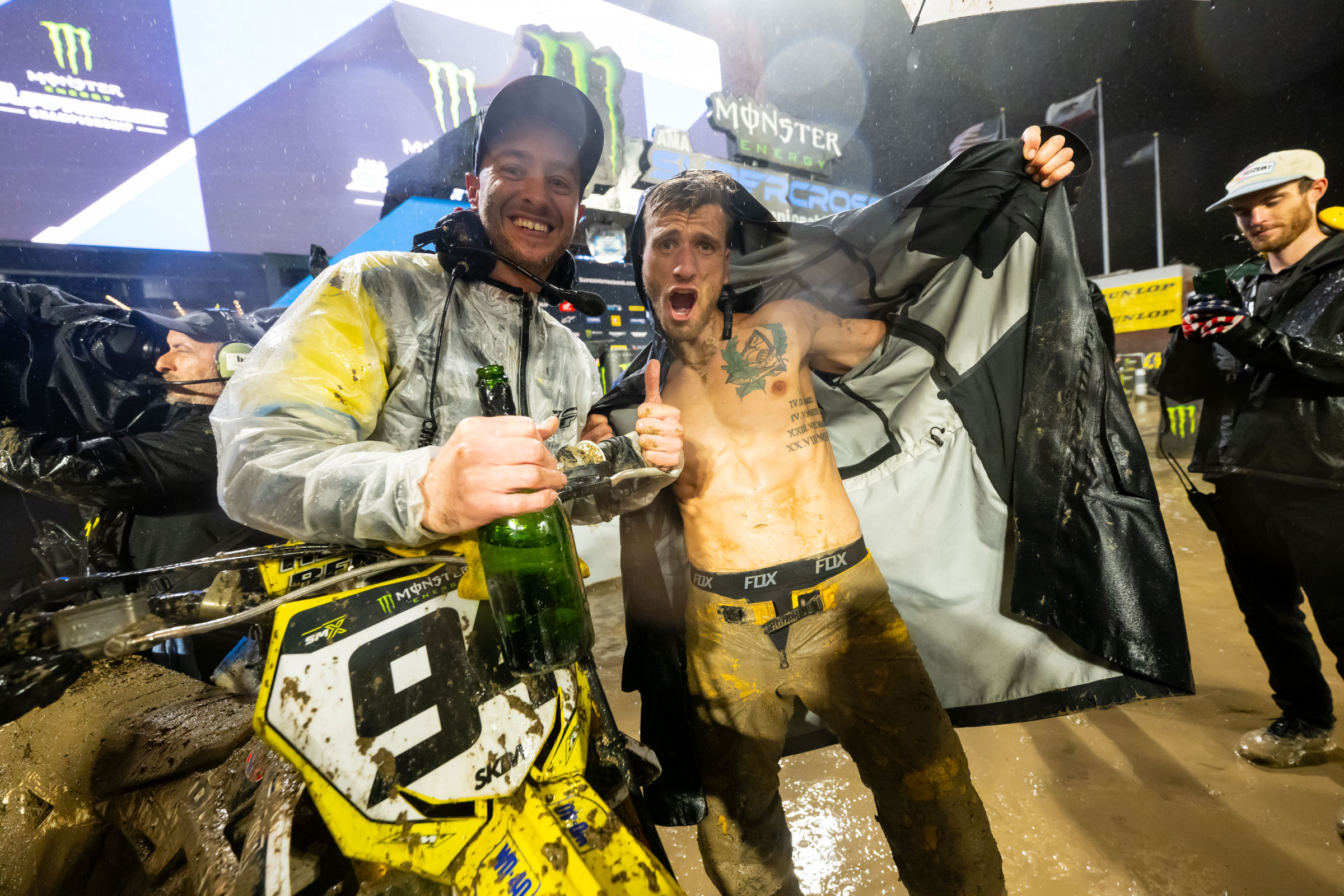 No one has it worse than mechanics on days like this. Props to Billy Hartle, Roczen's wrench this year.