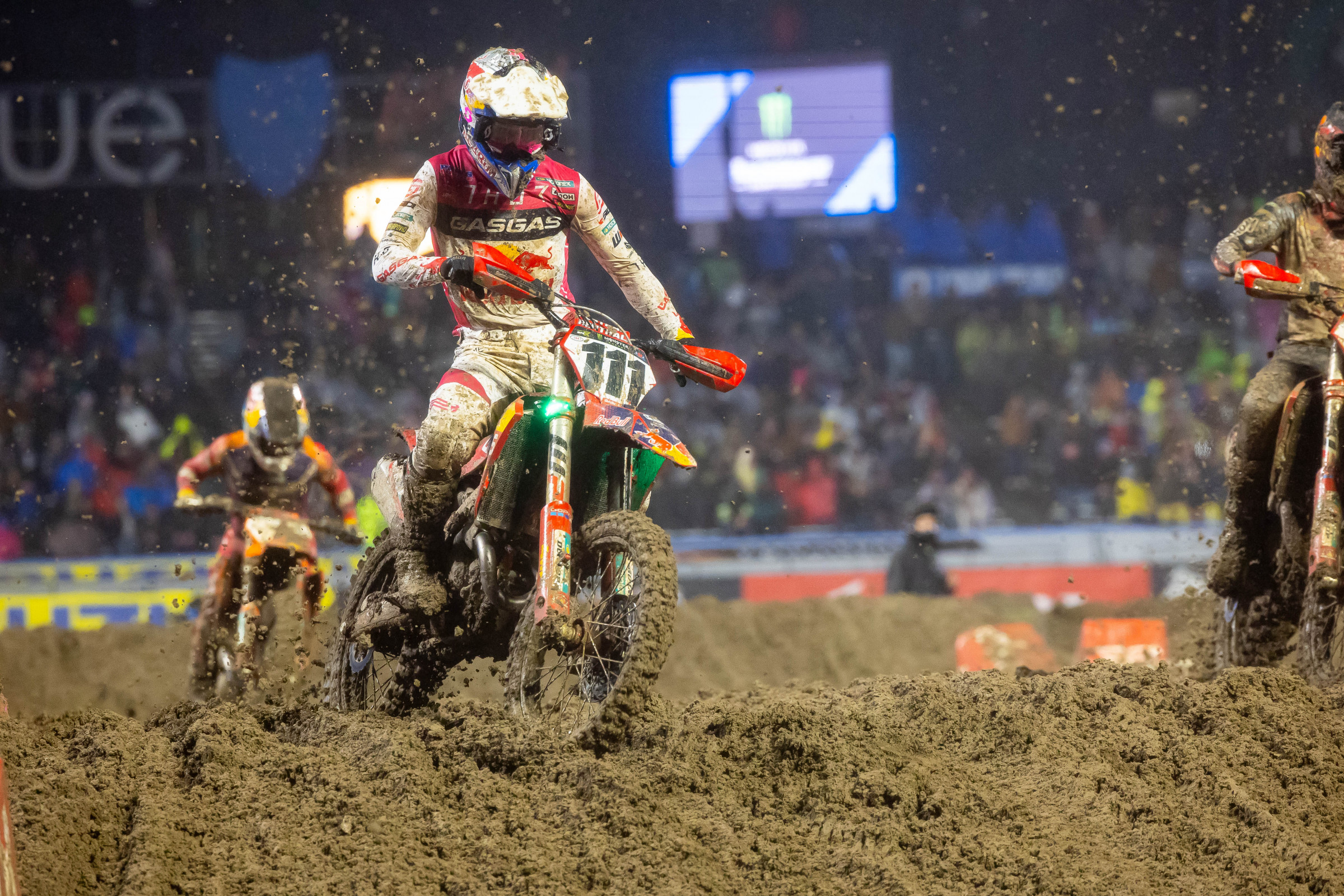 Jorge Prado leading his heat race.
