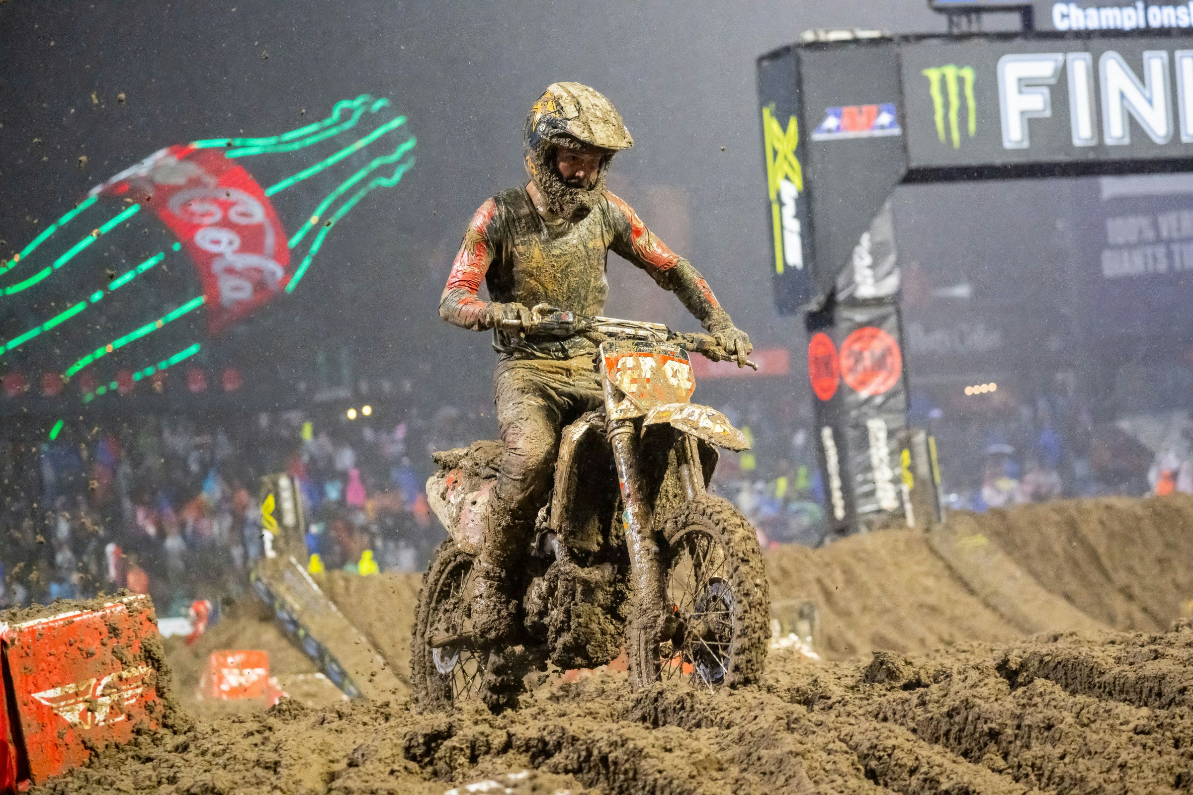 Watch: San Francisco Supercross Highlights in Spanish