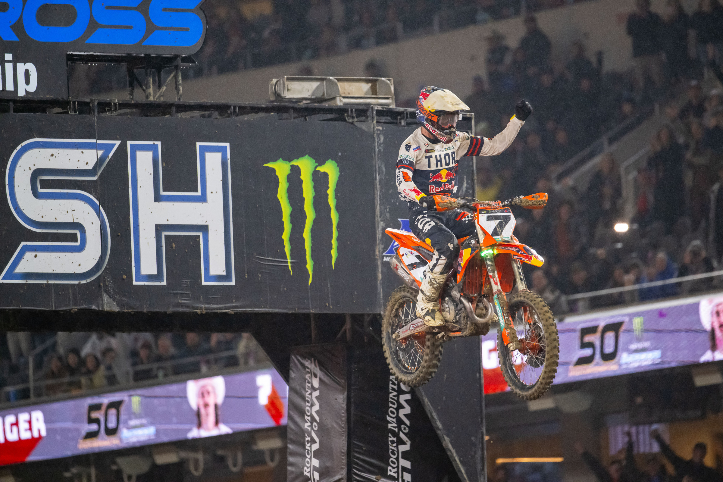 Somehow Aaron Plessinger crossed the finish line with barely any mud on him at all. 