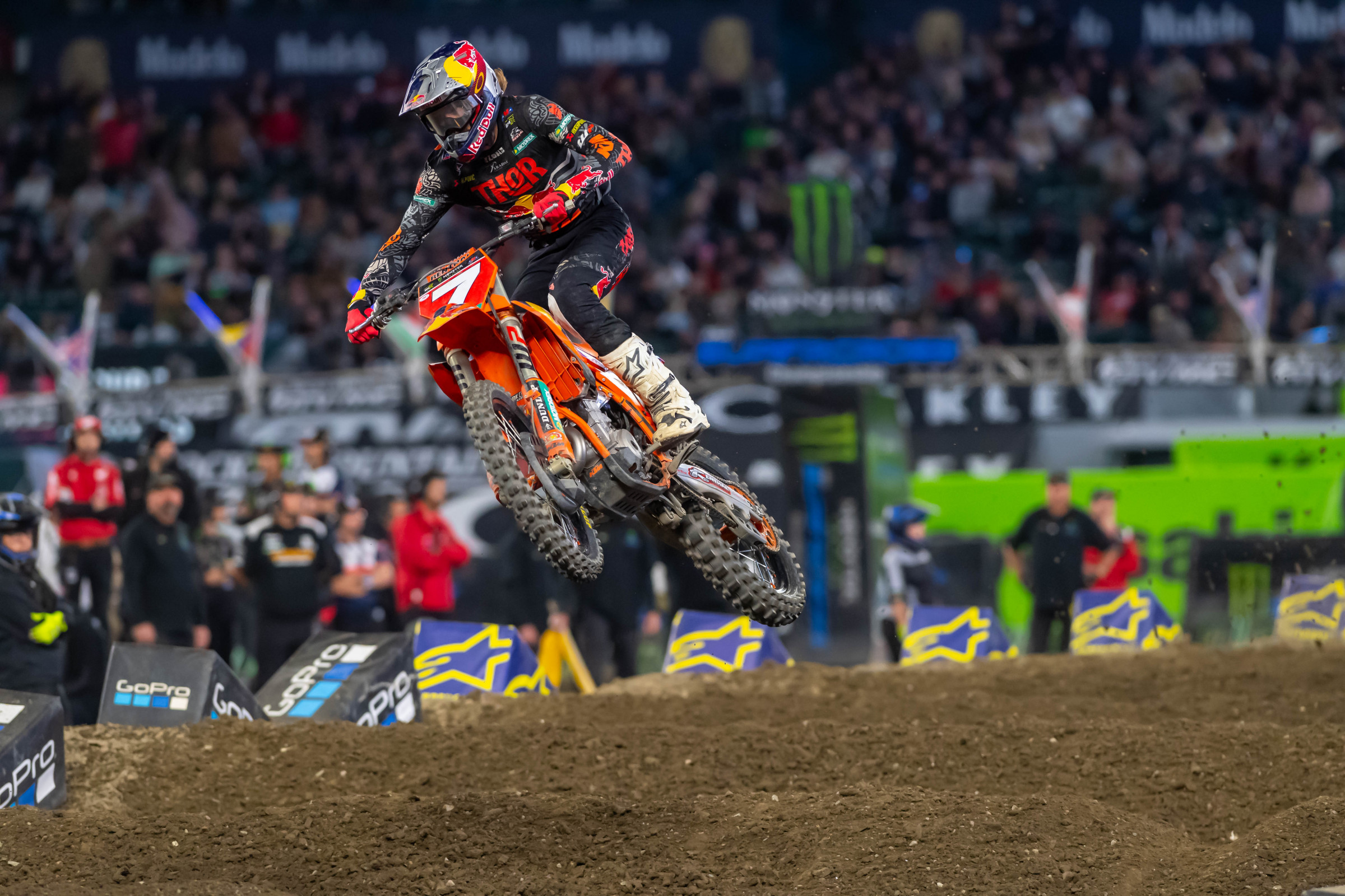 Instead of trying to find a picture to go along with Steve's ramblings, here is a pic of Aaron Plessinger with the red plate. 