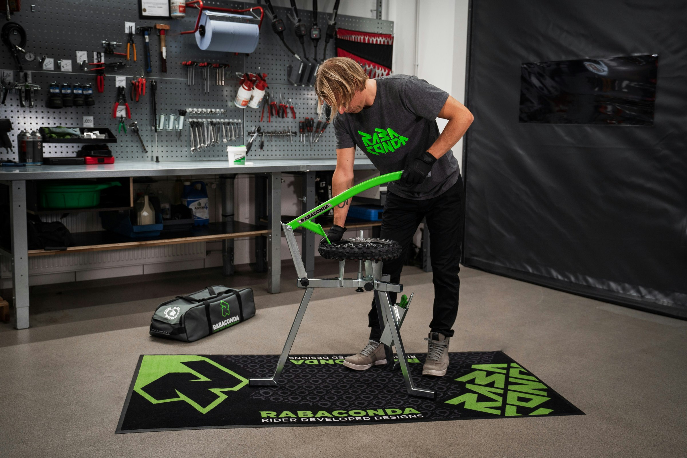 Rabaconda Launches All-New Mini Tire Changer 