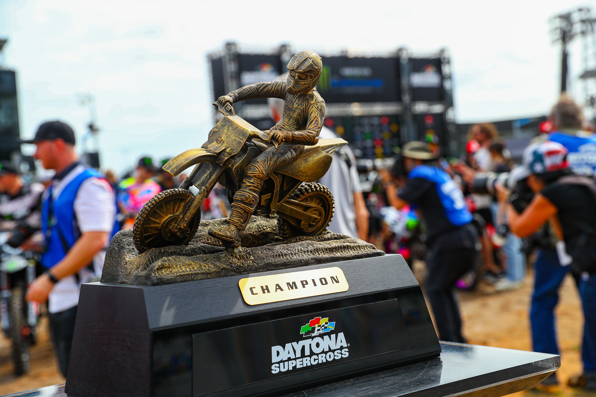 Who will hold up the Daytona Supercross trophy at the end of the night? Let us know your predictions in the comments section below!