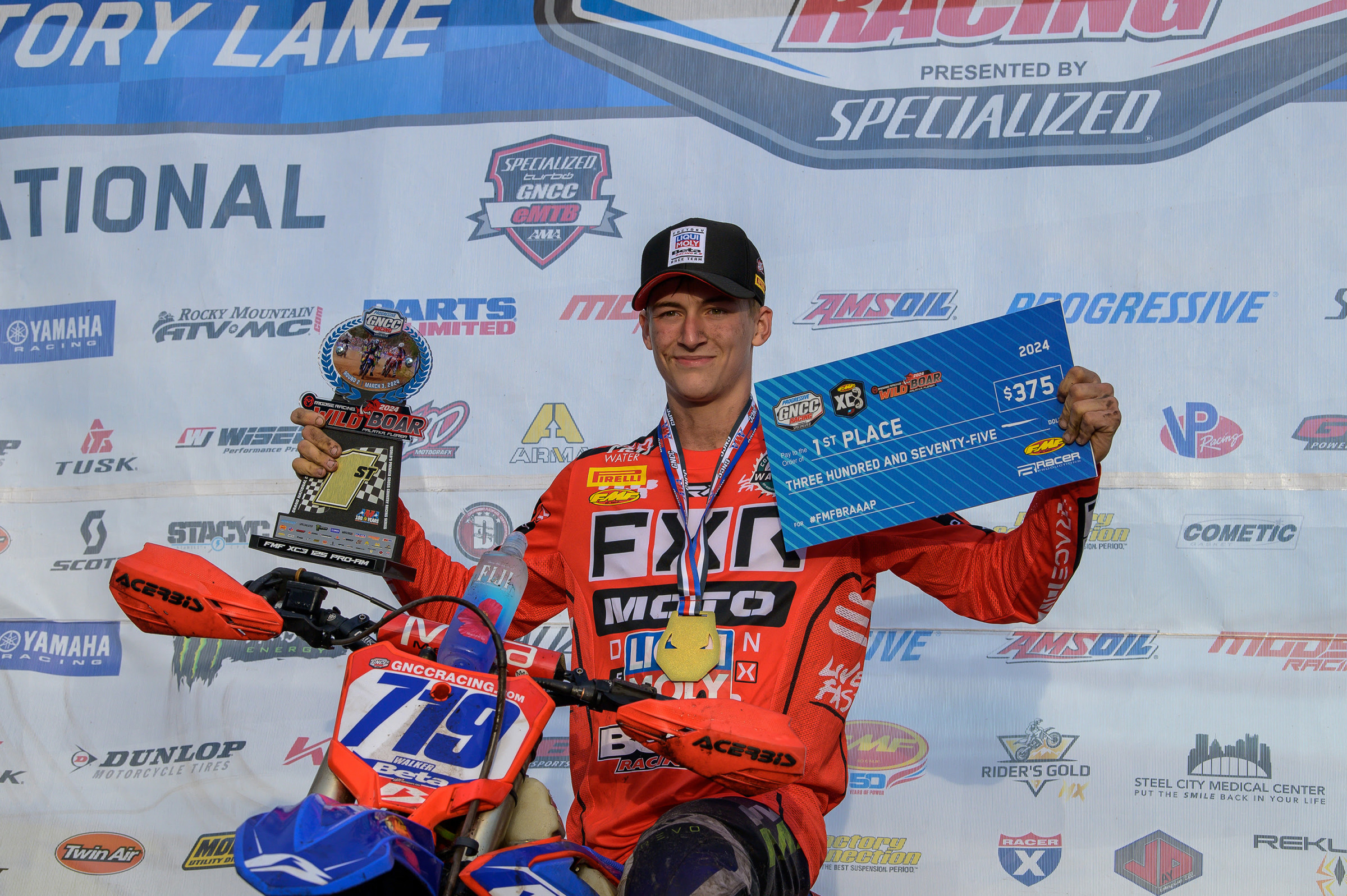 Jhak Walker (Liqui Moly Factory Beta Racing) earned the FMF XC3 class win.
