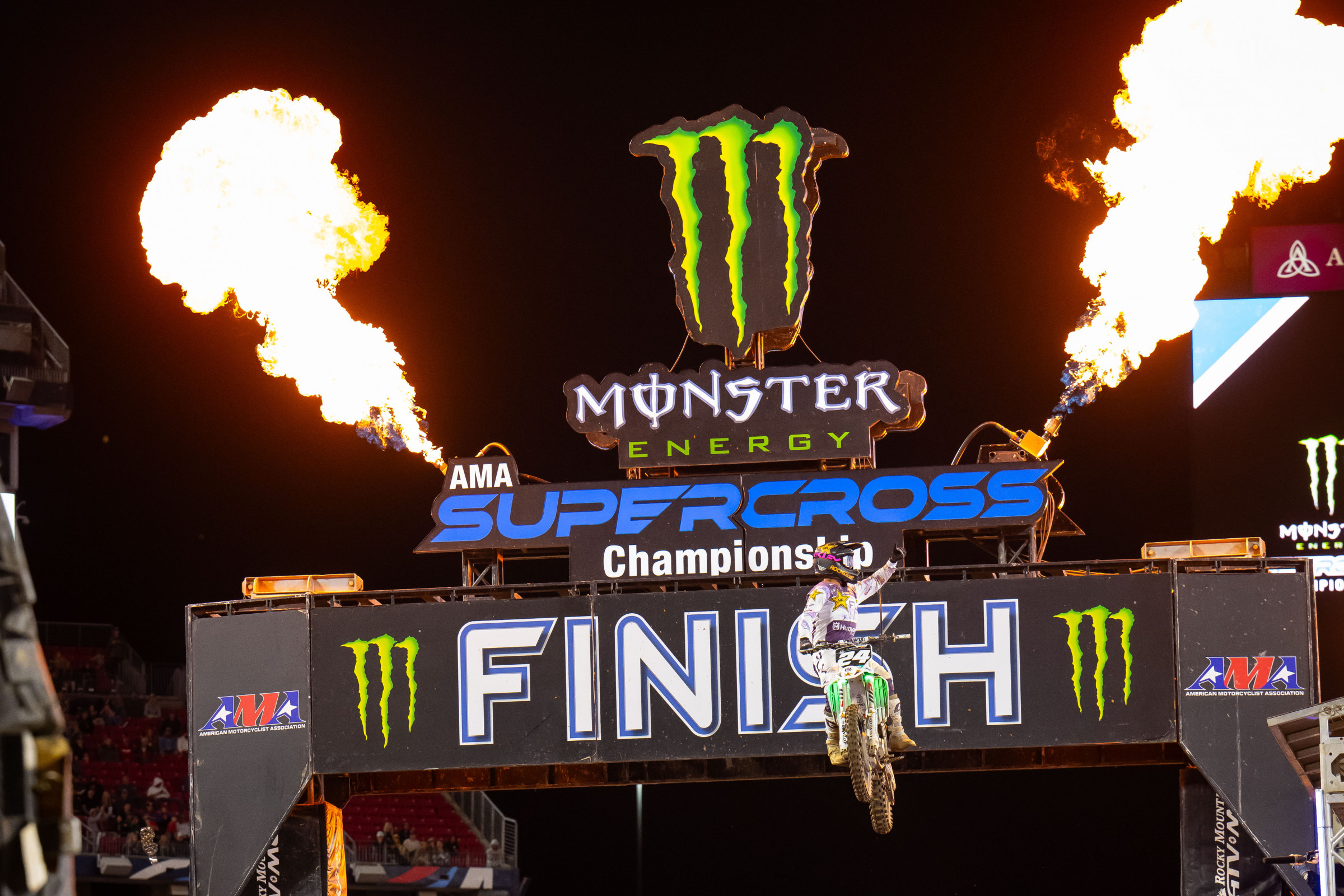 RJ Hampshire takes the win in Nashville at the East/West Showdown. 