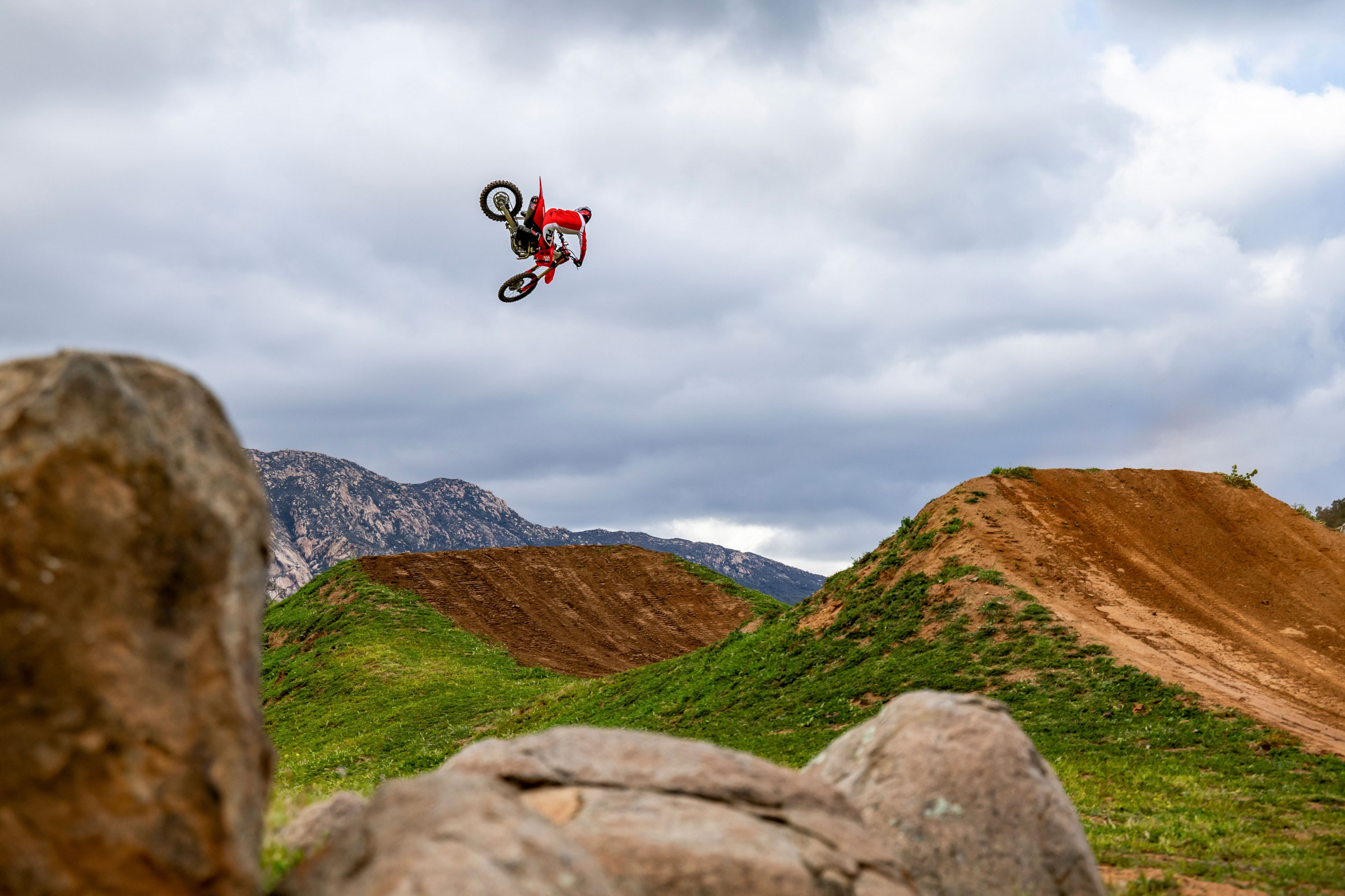 25 Honda CRF450RWE_action_19