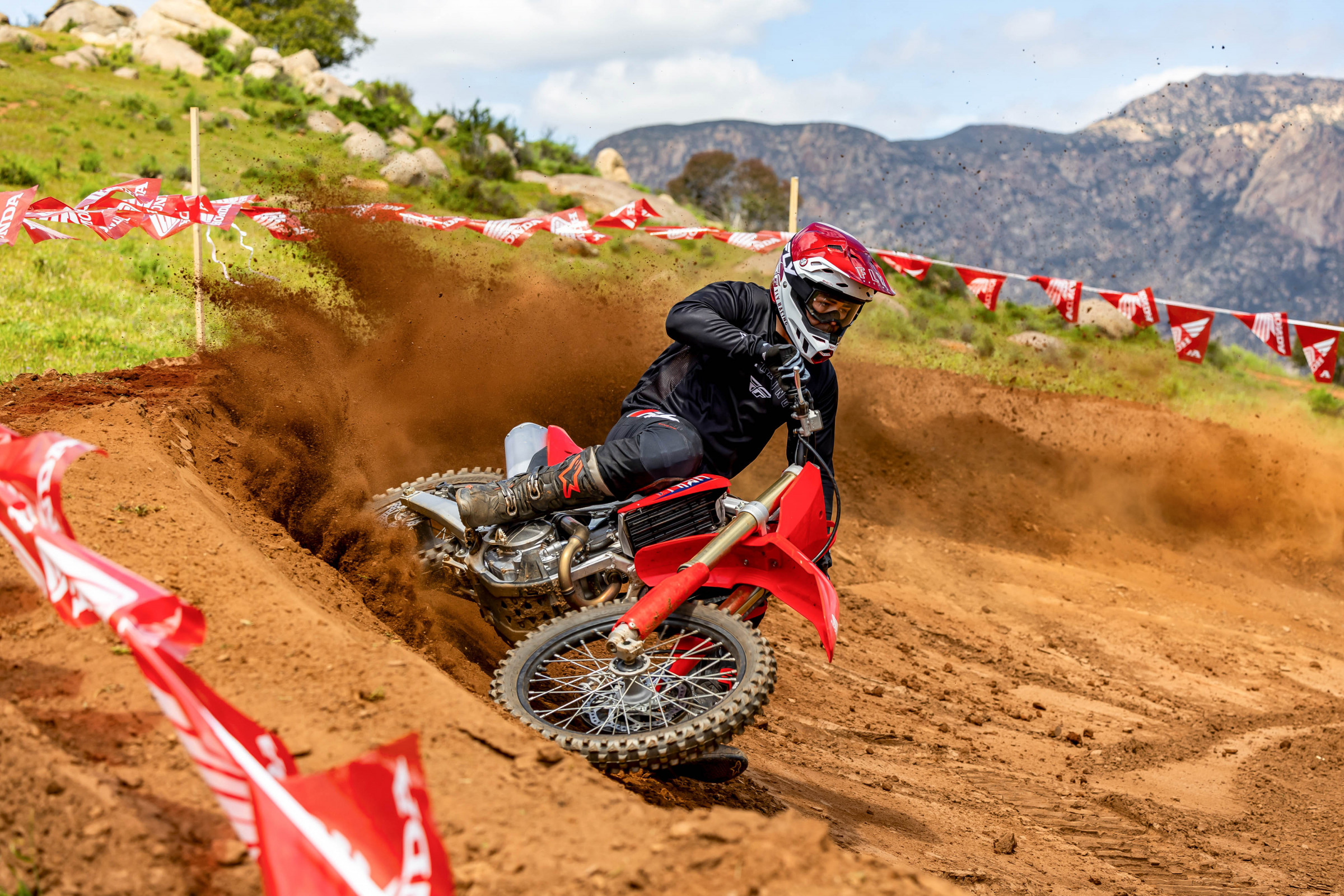25 Honda CRF250R_action_11