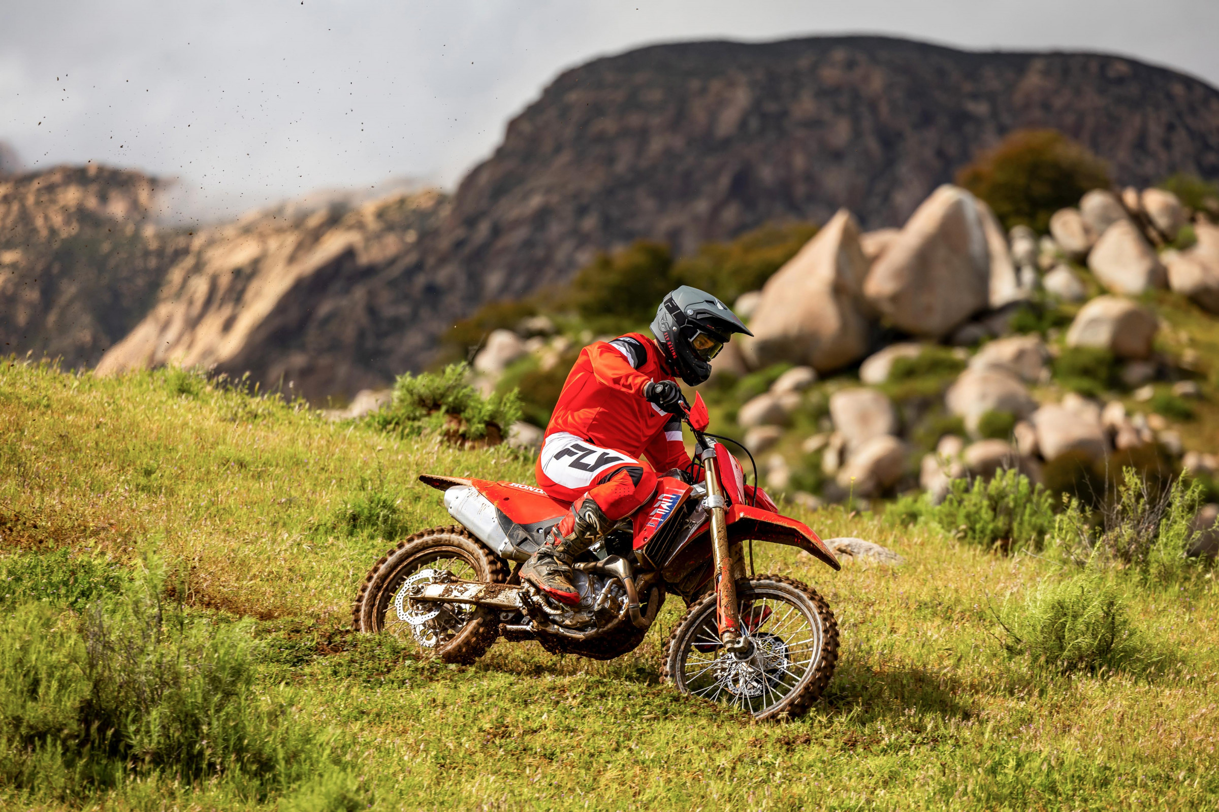 25 Honda CRF450RX_action_6