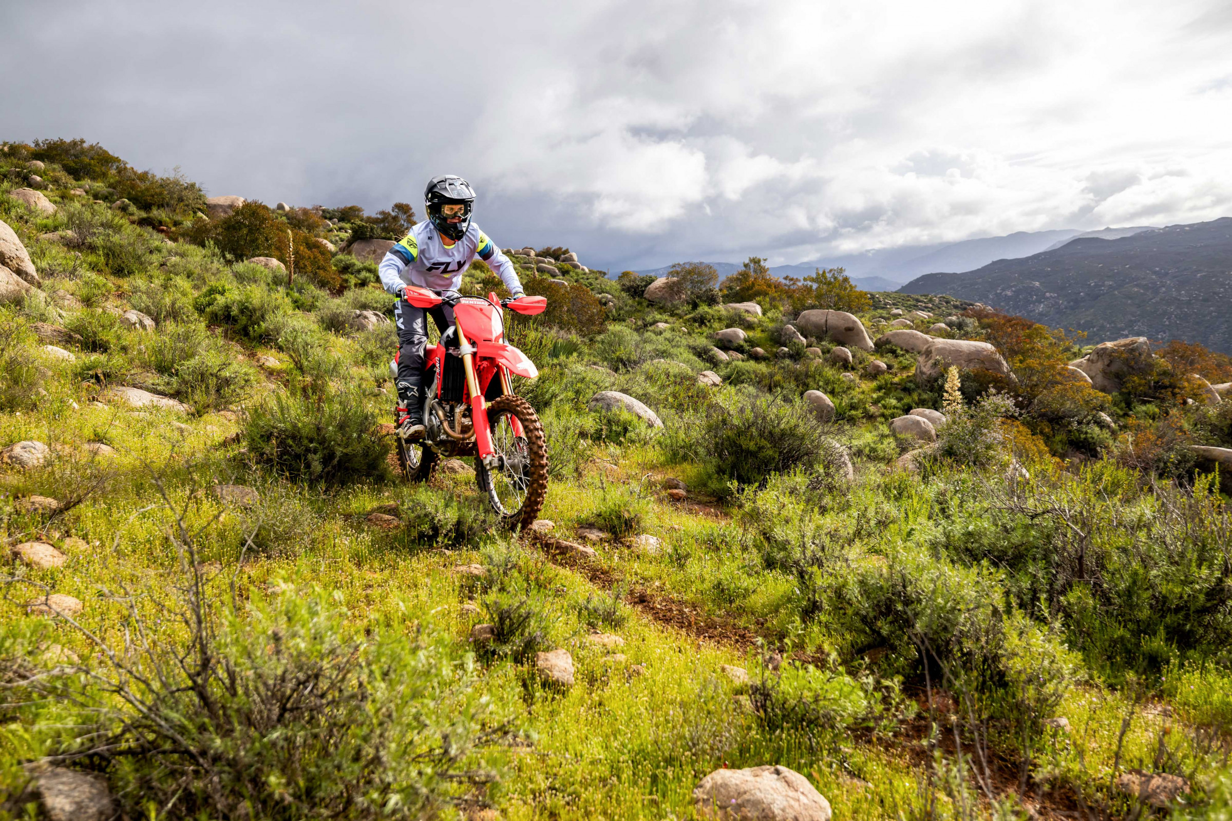 25 Honda CRF250RX_action_4