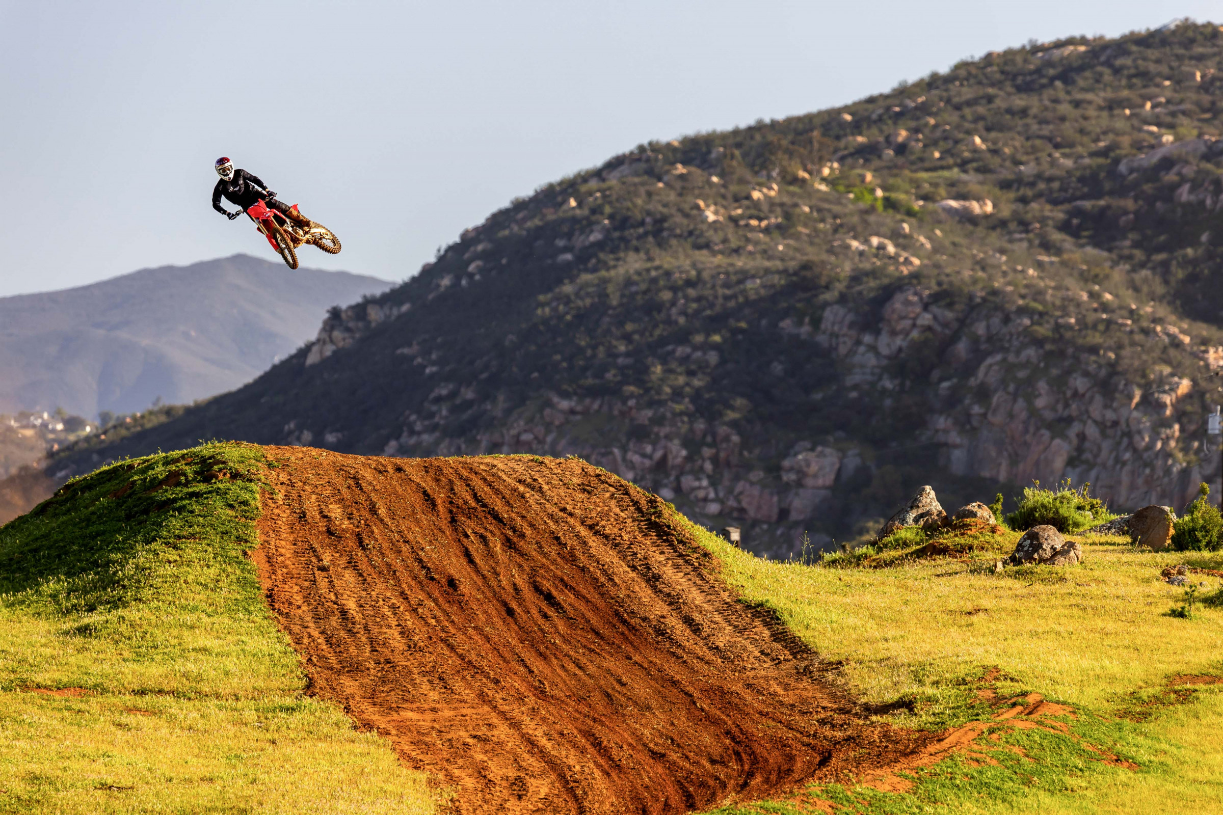 25 Honda CRF250R_action_22