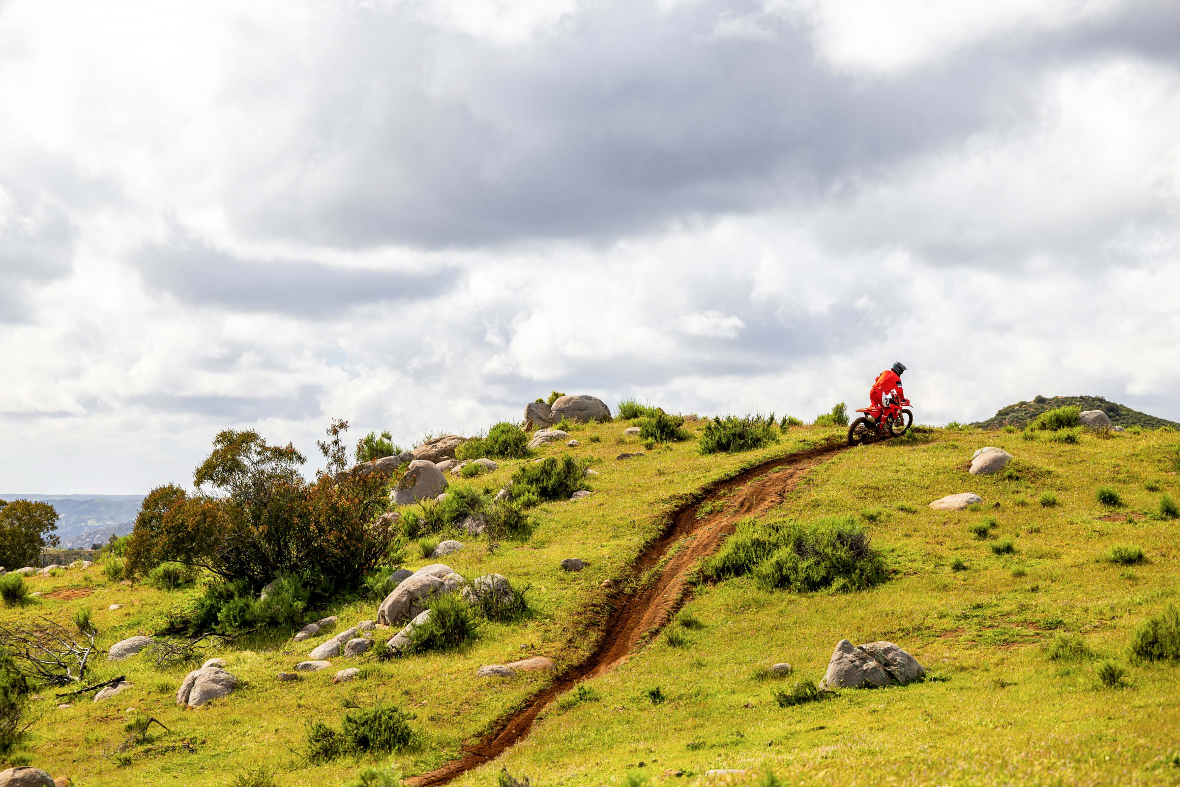 25 Honda CRF450RX_action_9