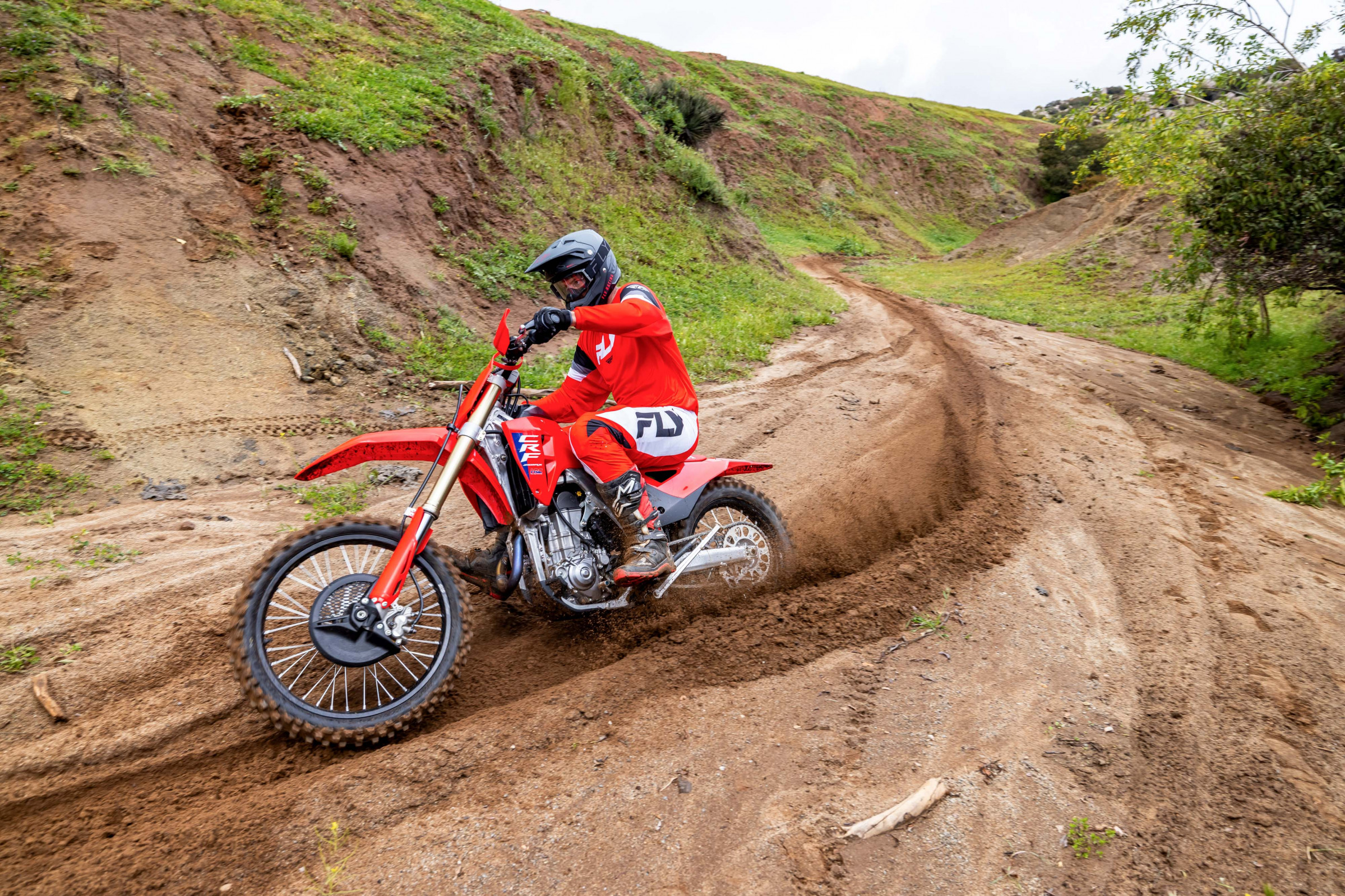 25 Honda CRF250RX_action_1