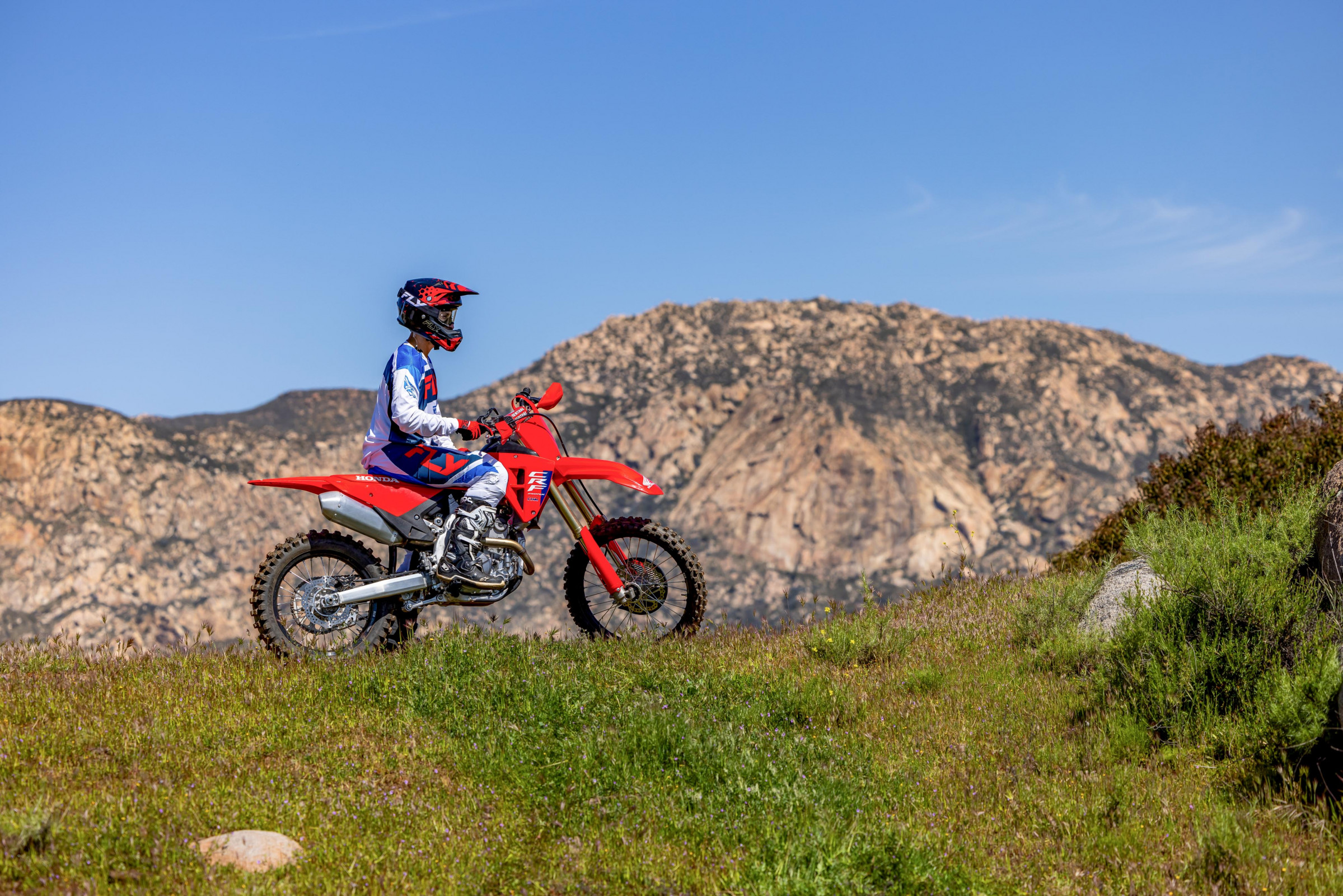 25 Honda CRF250RX_lifestyle_3