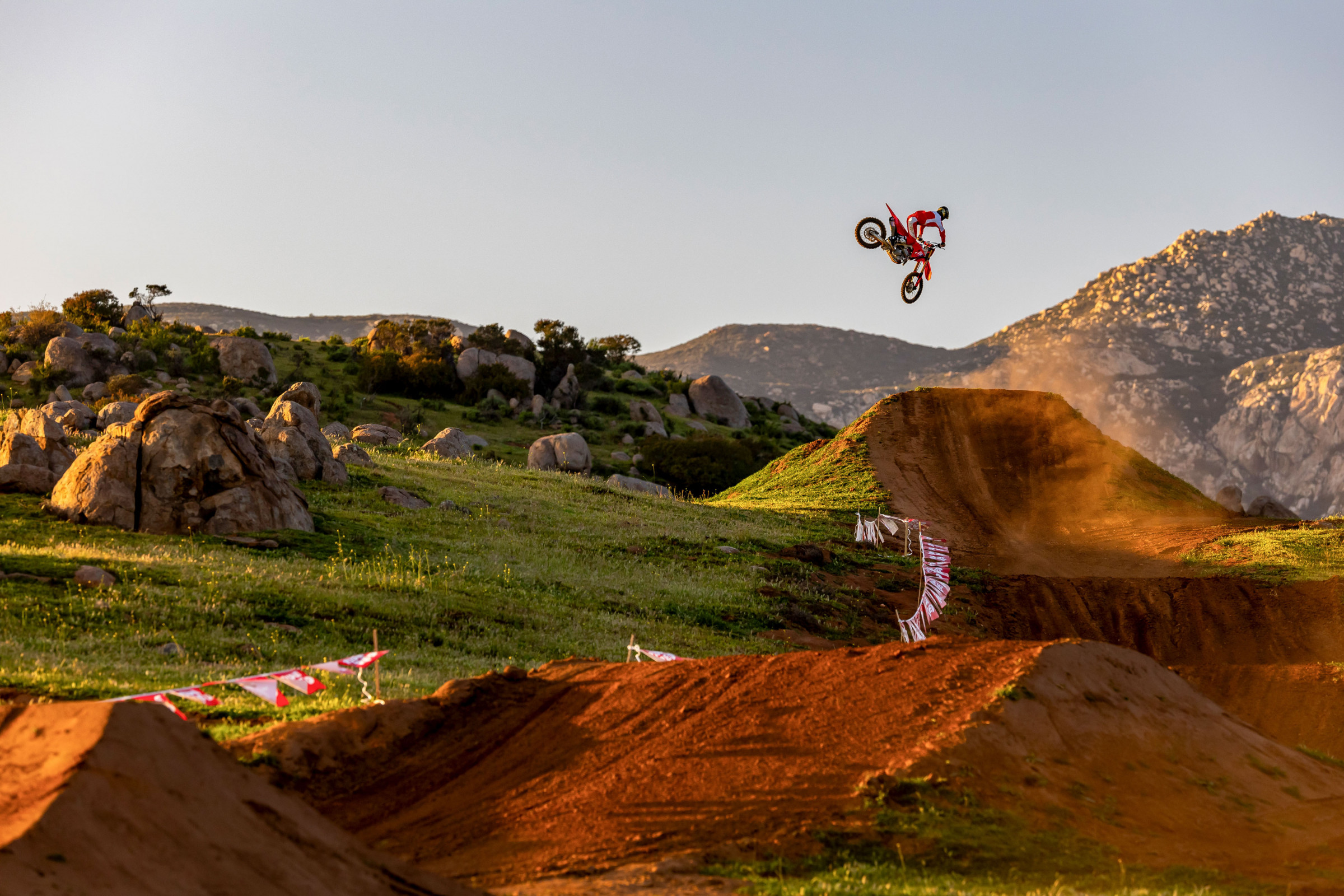 25 Honda CRF250RWE_action_23